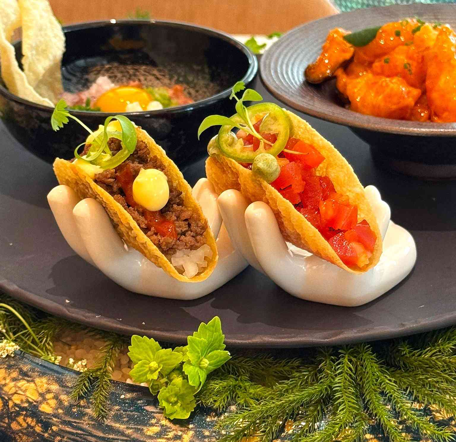 中環Akira Back夢幻玻璃幕牆內的早午餐：AB Tuna Mini Taco、AB Wagyu Tartare，韓日融合藝術饗宴