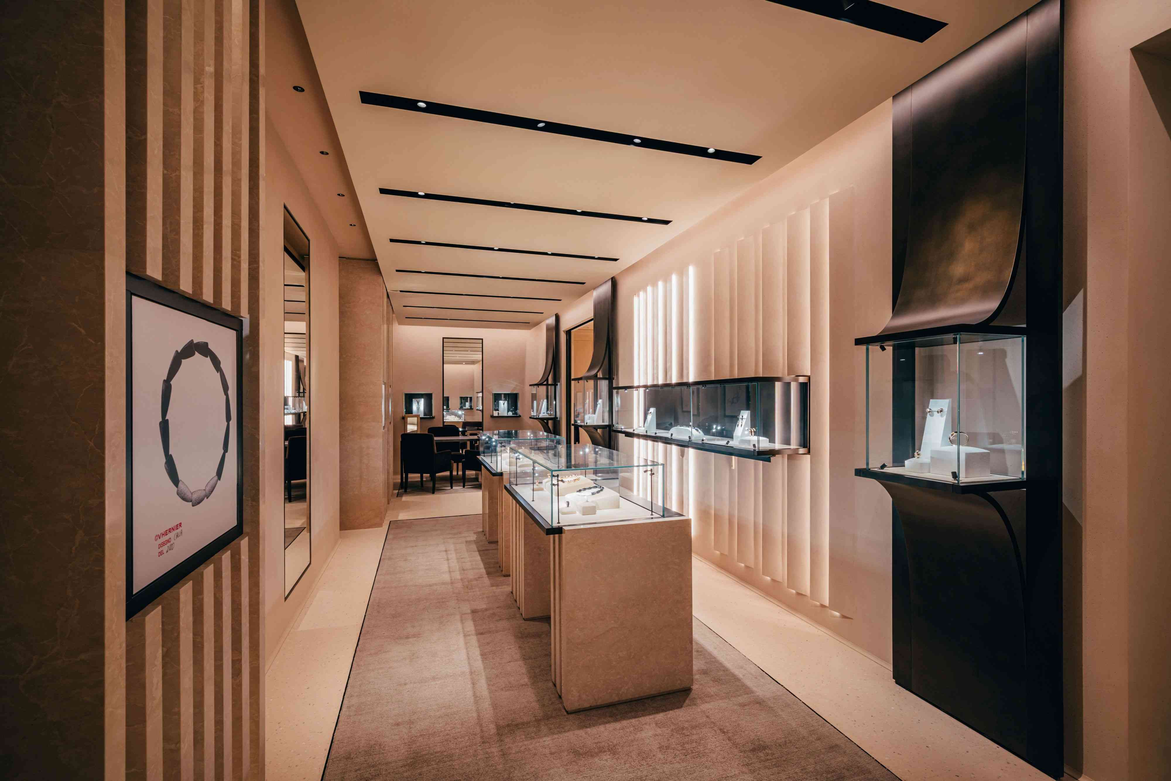 當黃金鑽石遇上非傳統材質：「雕塑系」高級珠寶VHERNIER亞洲首店抵港，帶來極簡奢華的意式美學！