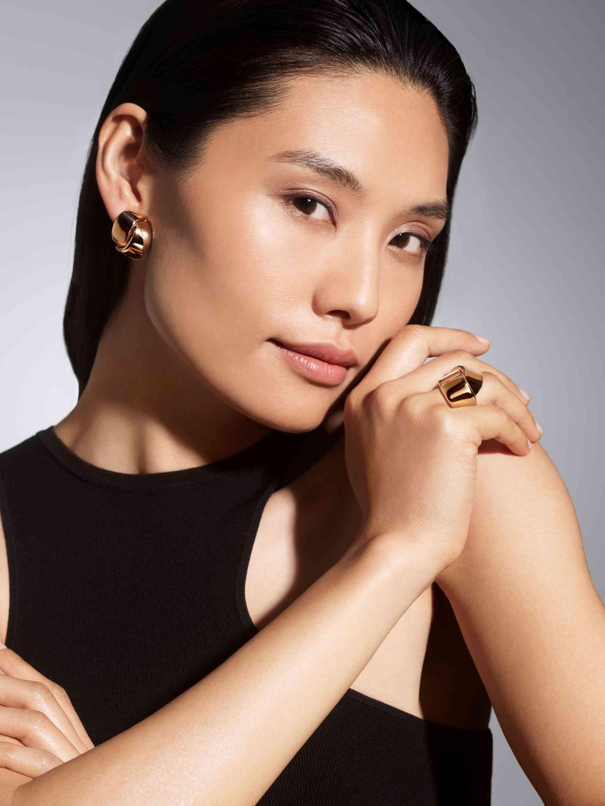 當黃金鑽石遇上非傳統材質：「雕塑系」高級珠寶VHERNIER亞洲首店抵港，帶來極簡奢華的意式美學！