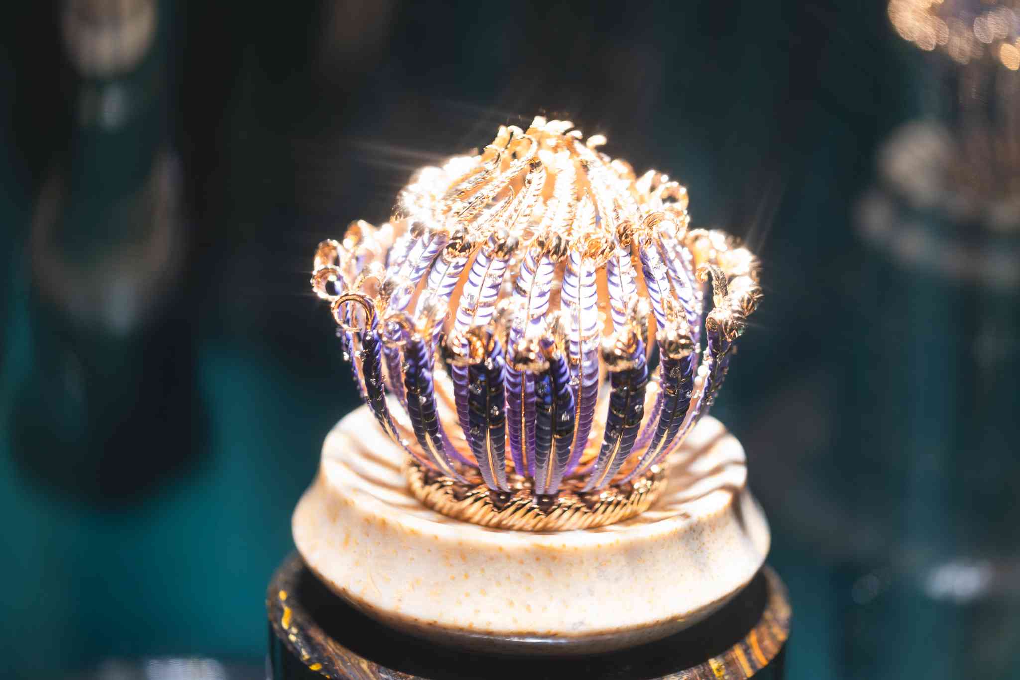Van Cleef & Arpels珠寶鐘錶展：在花開花落中感受時間，在永恆裡讀懂詩意