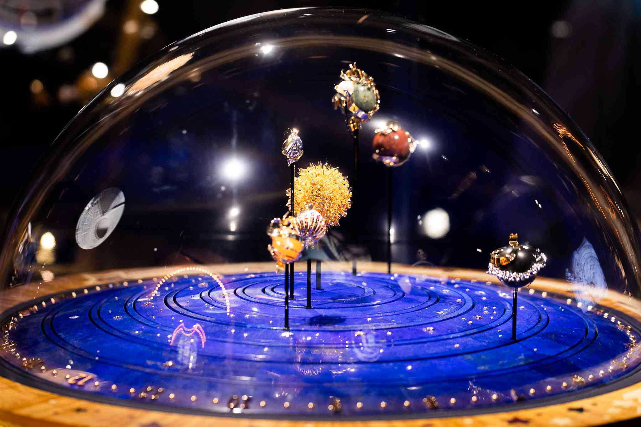 Van Cleef & Arpels珠寶鐘錶展：在花開花落中感受時間，在永恆裡讀懂詩意