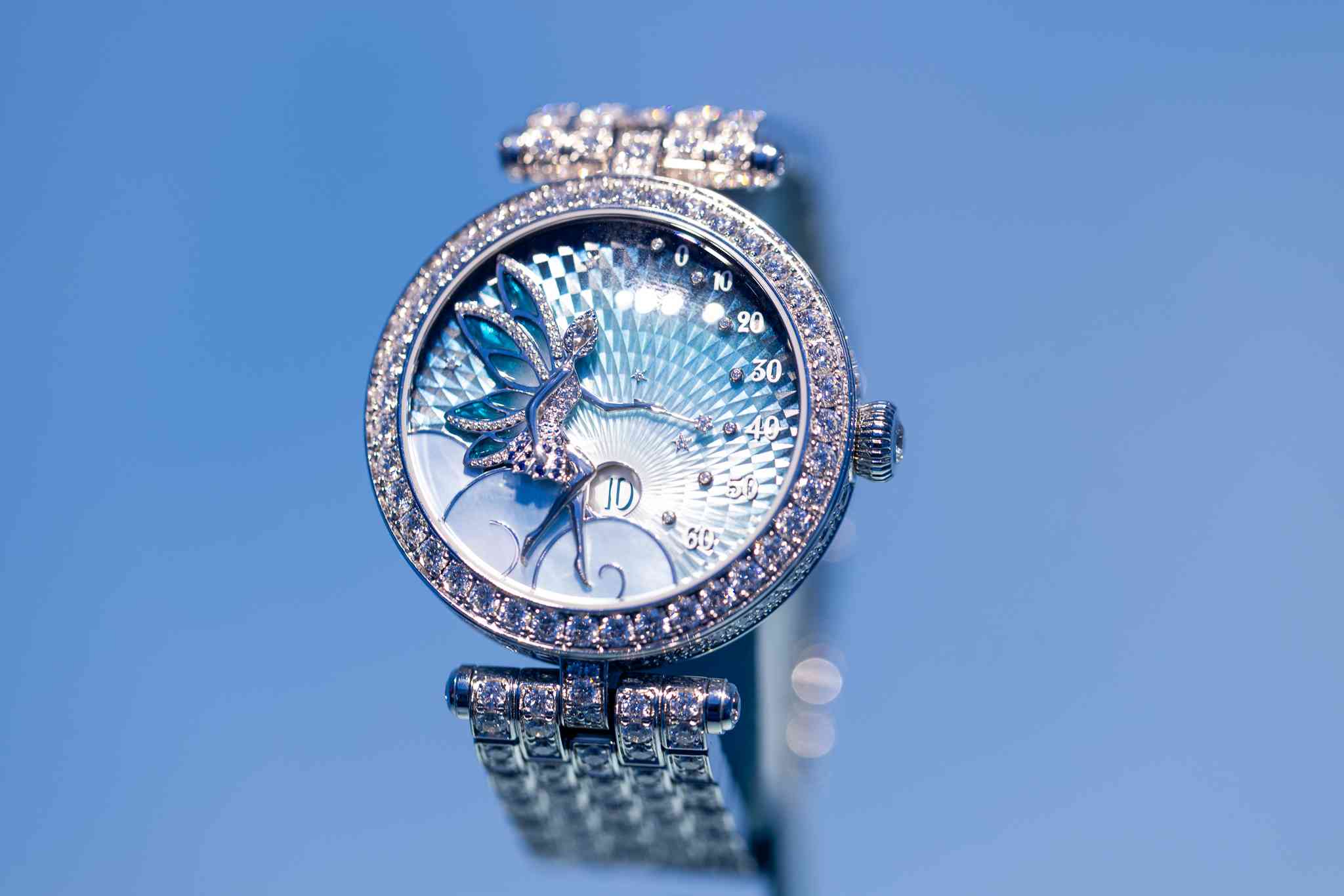 Van Cleef & Arpels珠寶鐘錶展：在花開花落中感受時間，在永恆裡讀懂詩意