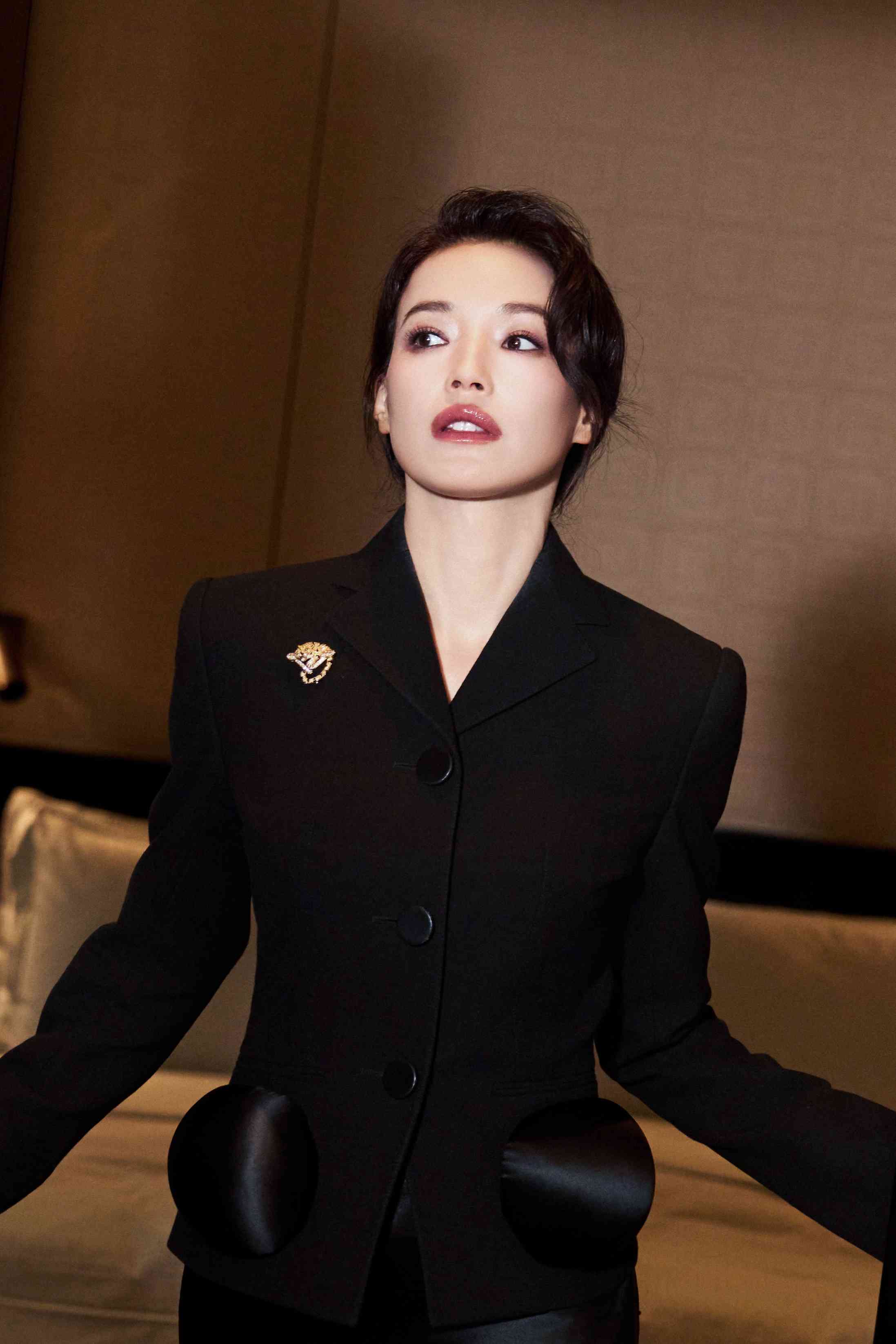 2026金像獎紅毯珠寶焦點：宣萱配戴Tiffany & Co. Blue Book系列、舒淇以Tigre手鐲環點綴晚裝、盧慧敏搶眼Boucheron白金密鑲鑽石吊墜