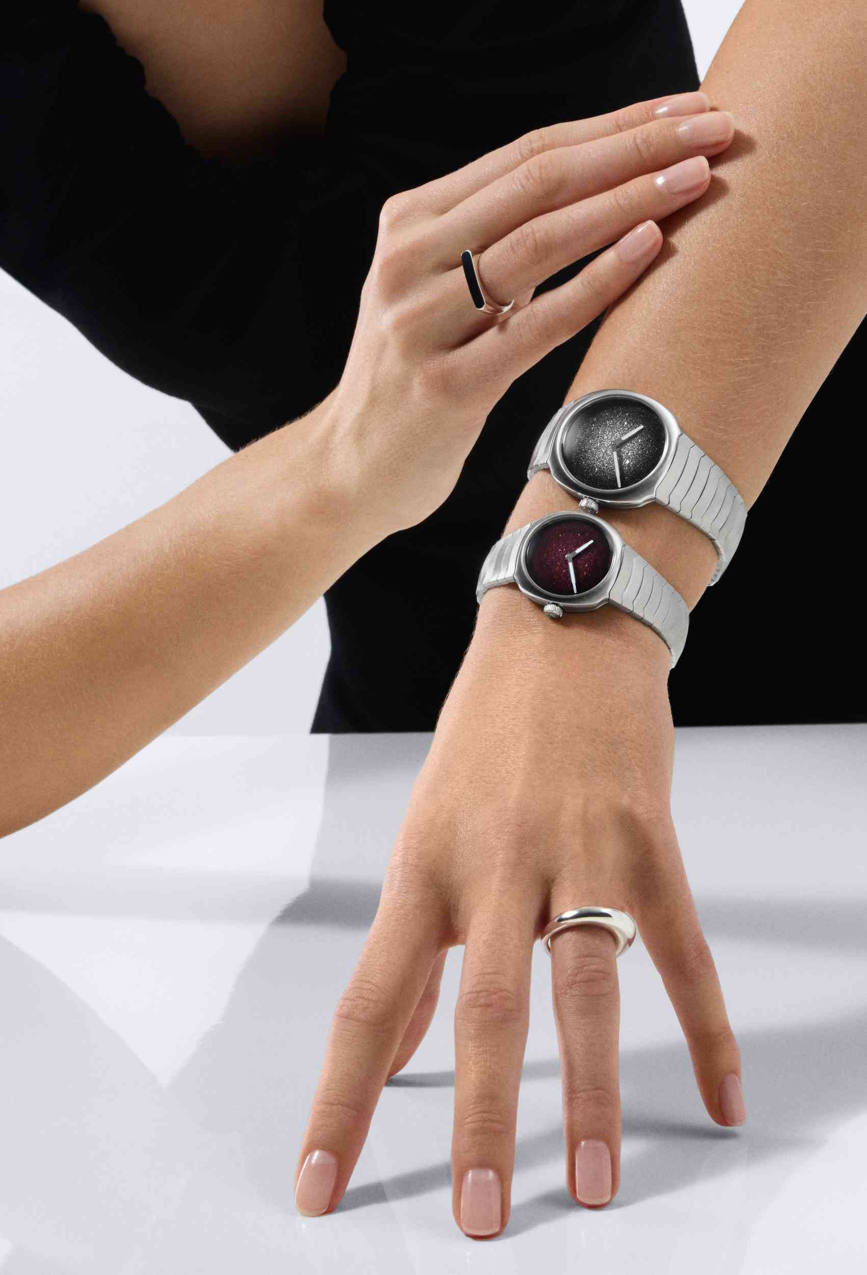 Watches & Wonders 2026:H. Moser & Cie. 極簡萬年曆、Streamliner Pump 與 Mini,以極簡哲學演繹內斂之美 Watches & Wonders 2026:H. Moser & Cie. 極簡萬年曆、Streamliner Pump 與 Mini,以極簡哲學演繹內斂之美