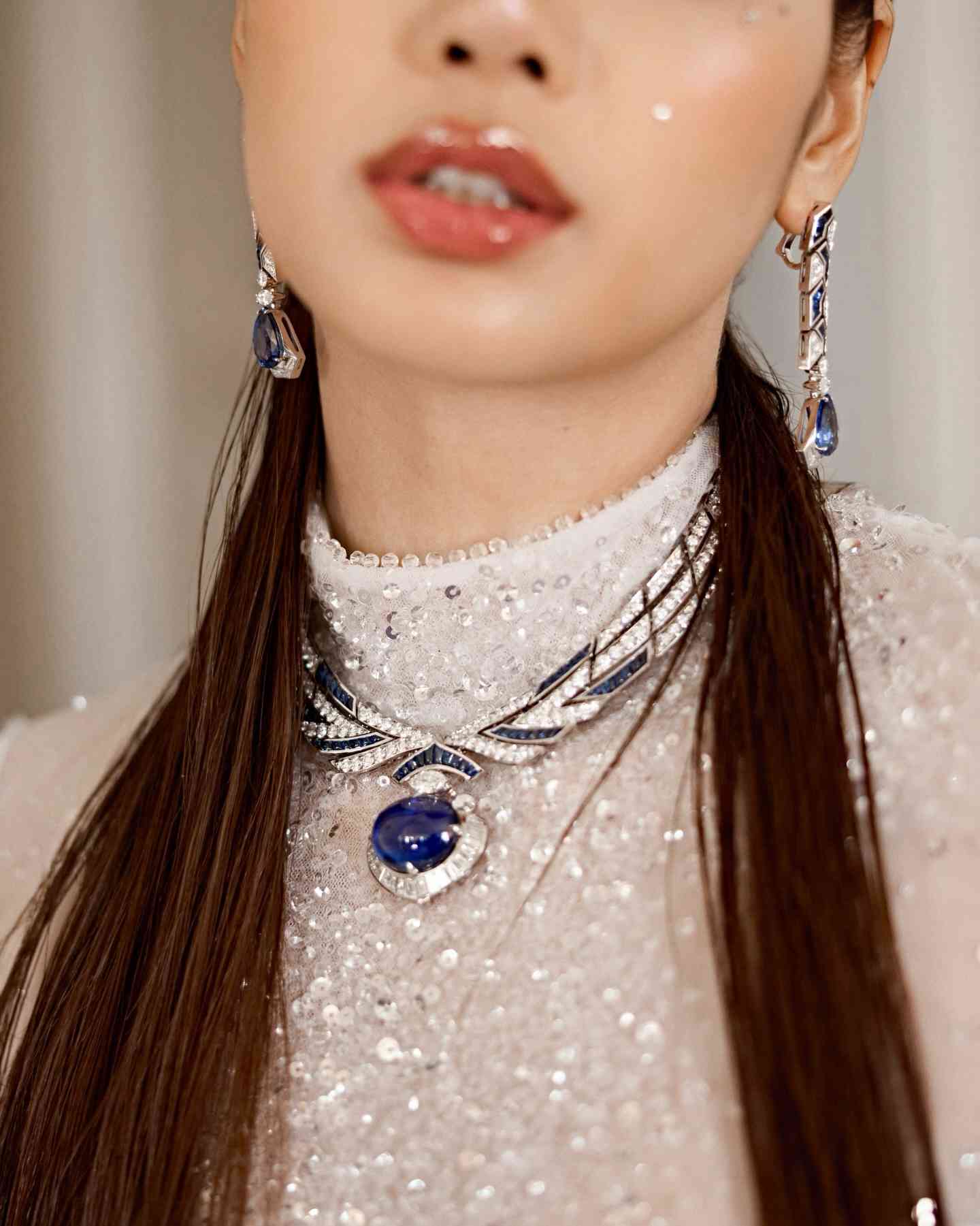 盤點2026 Met Gala珠寶焦點：Lisa搶眼藍寶石項鍊示人、Sabrina Carpenter重演奢華美學、Tyla鑽石絲巾盡顯女性線條美