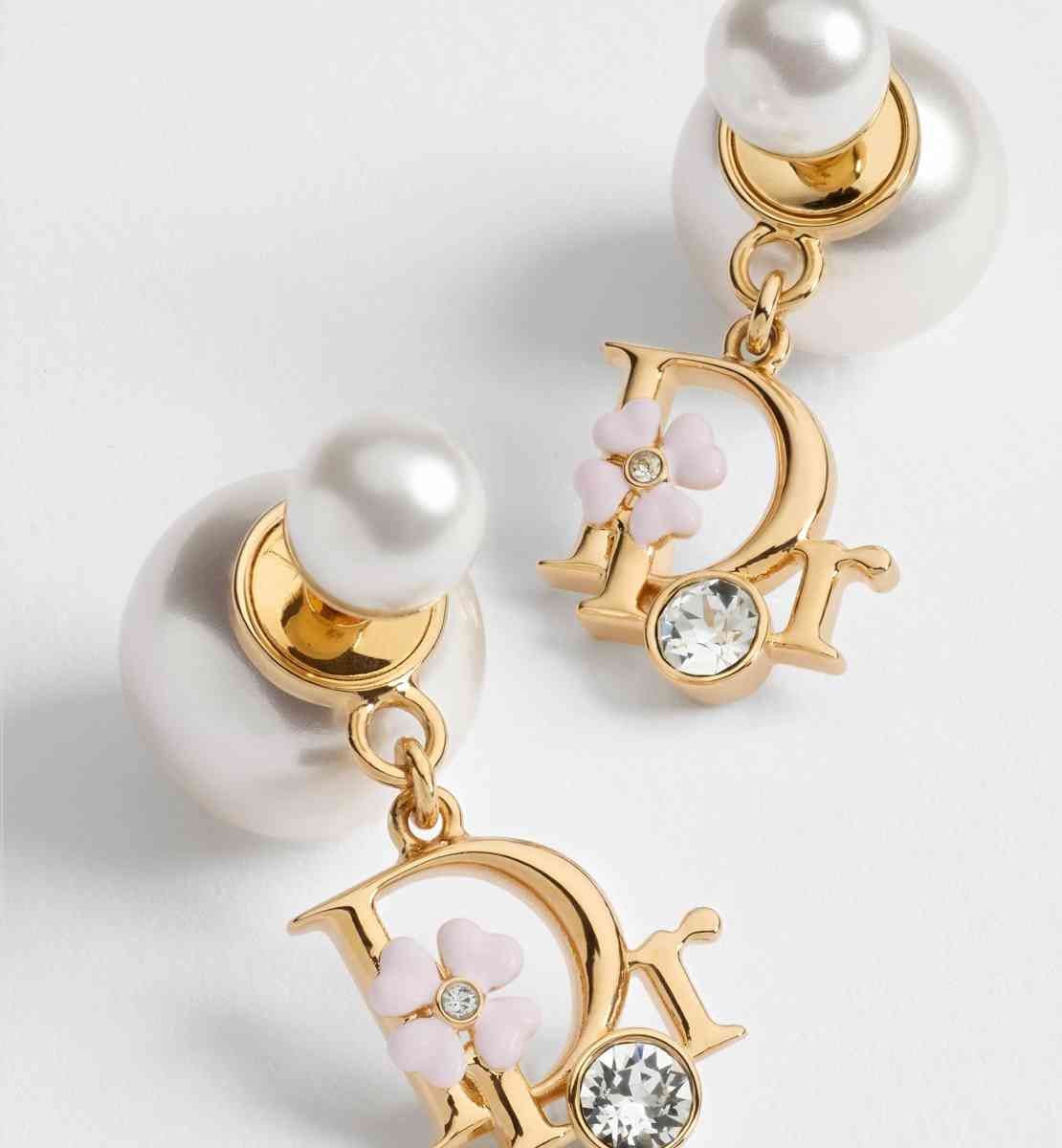 七夕愛心耳環提案:Van Cleef & Arpel Sweet Hearts、Louis Vutton Essential Love 、Dior 七夕Tribales ,耳畔的浪漫告白 七夕愛心耳環提案:Van Cleef & Arpel Sweet Hearts、Louis Vutton Essential Love 、Dior 七夕Tribales ,耳畔的浪漫告白