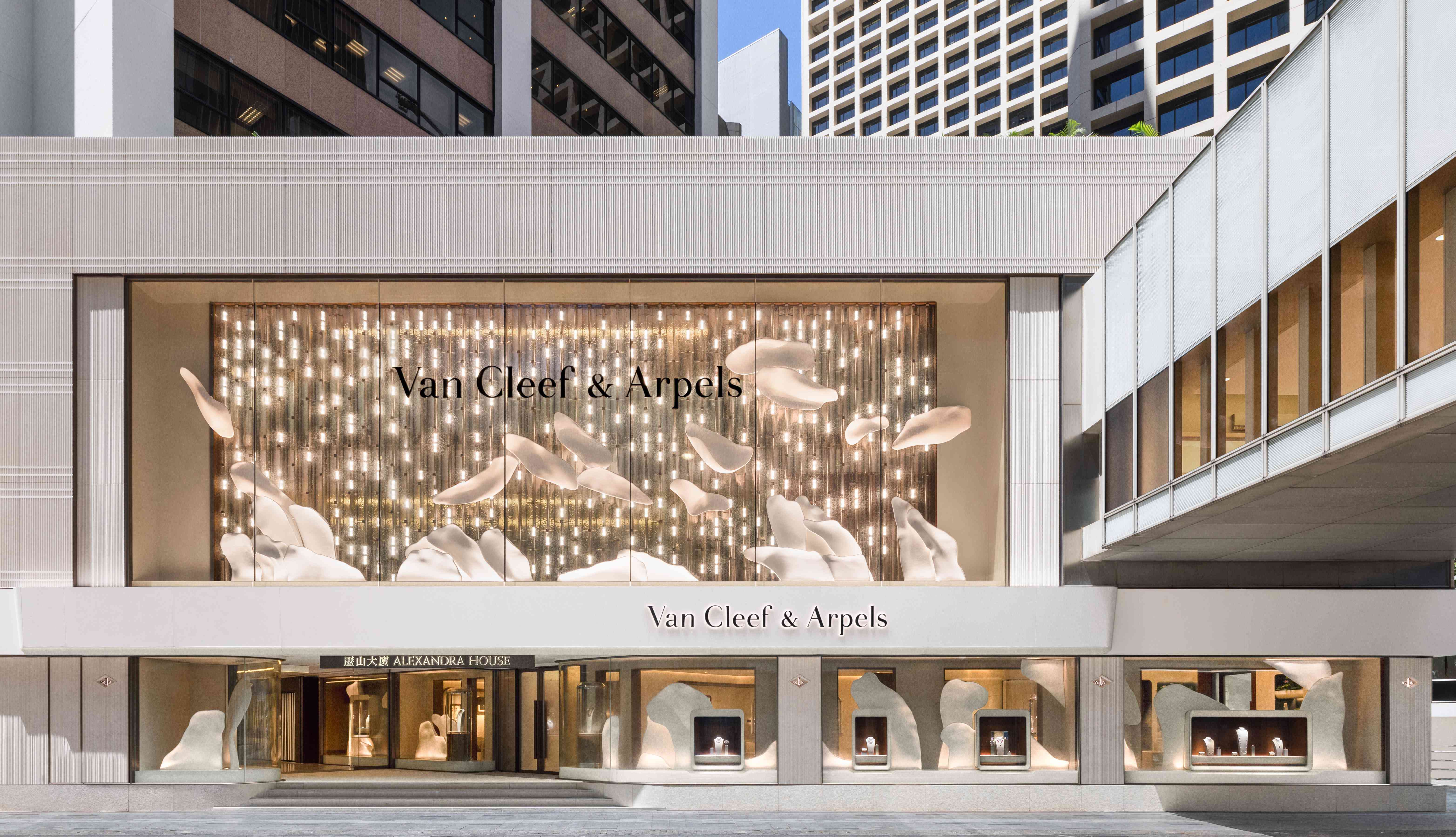 鬧市中的恬靜時刻：Van Cleef & Arpels香港世家旗艦店全新登場
