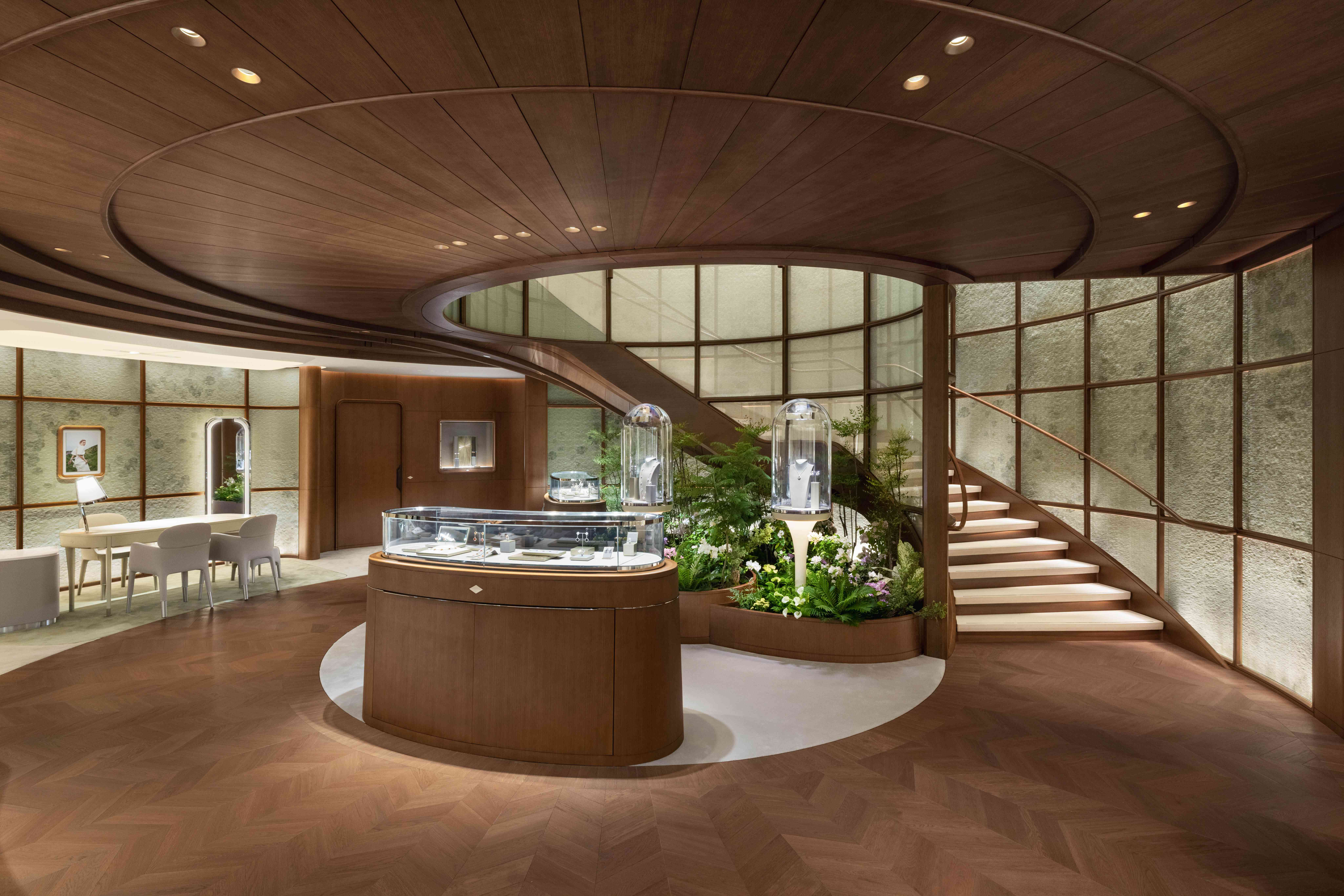 鬧市中的恬靜時刻：Van Cleef & Arpels香港世家旗艦店全新登場