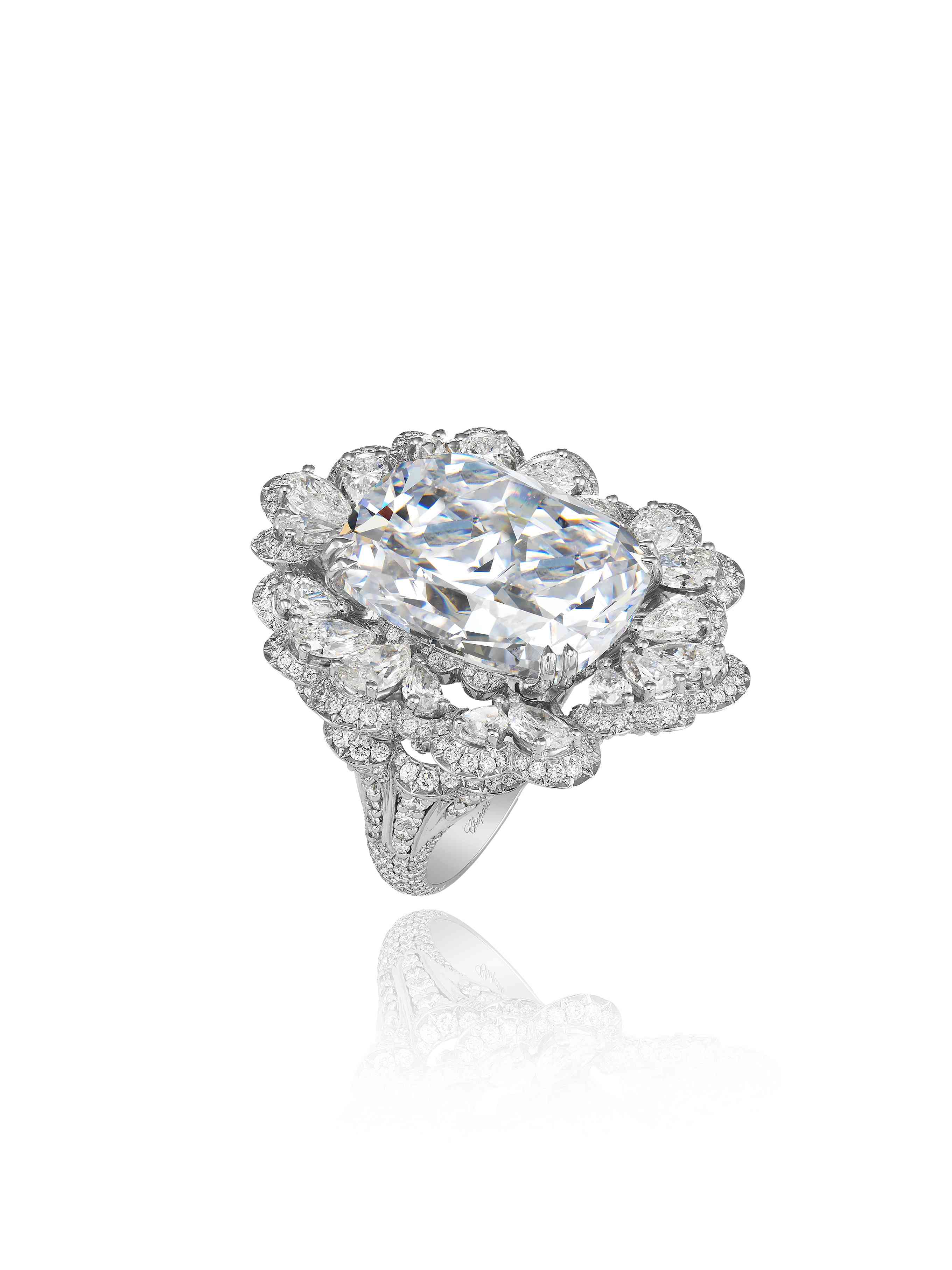 C朗與Georgina結束愛情長跑！在葡萄牙家中完婚，以簡約Gucci套裝與50卡Chopard鑽石定格幸福瞬間