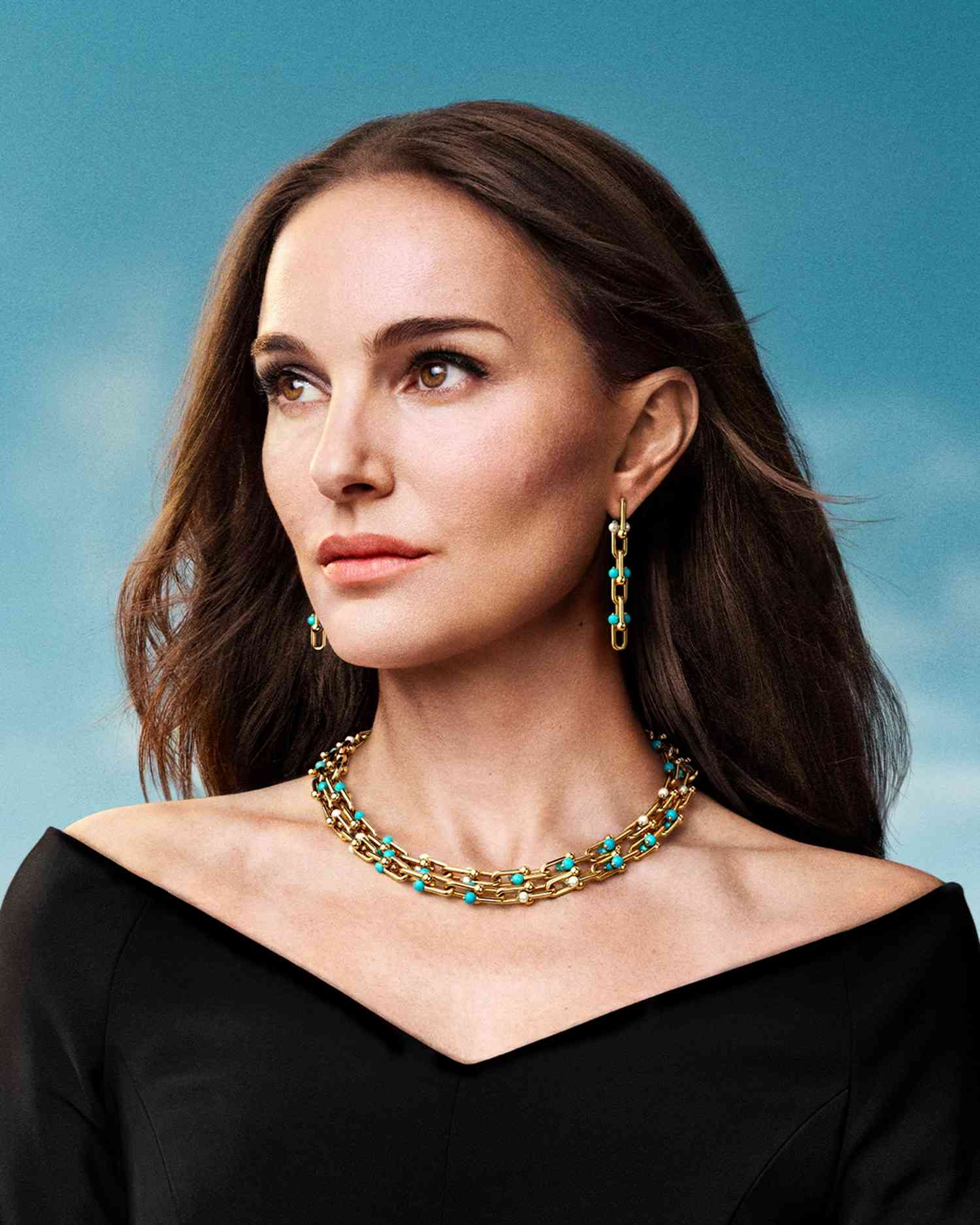 當色彩成為創作語言:Tiffany & Co. 以綠松石與 Akoya 珍珠續寫 Tiffany HardWear 摩登傳奇 當色彩成為創作語言:Tiffany & Co. 以綠松石與 Akoya 珍珠續寫 Tiffany HardWear 摩登傳奇