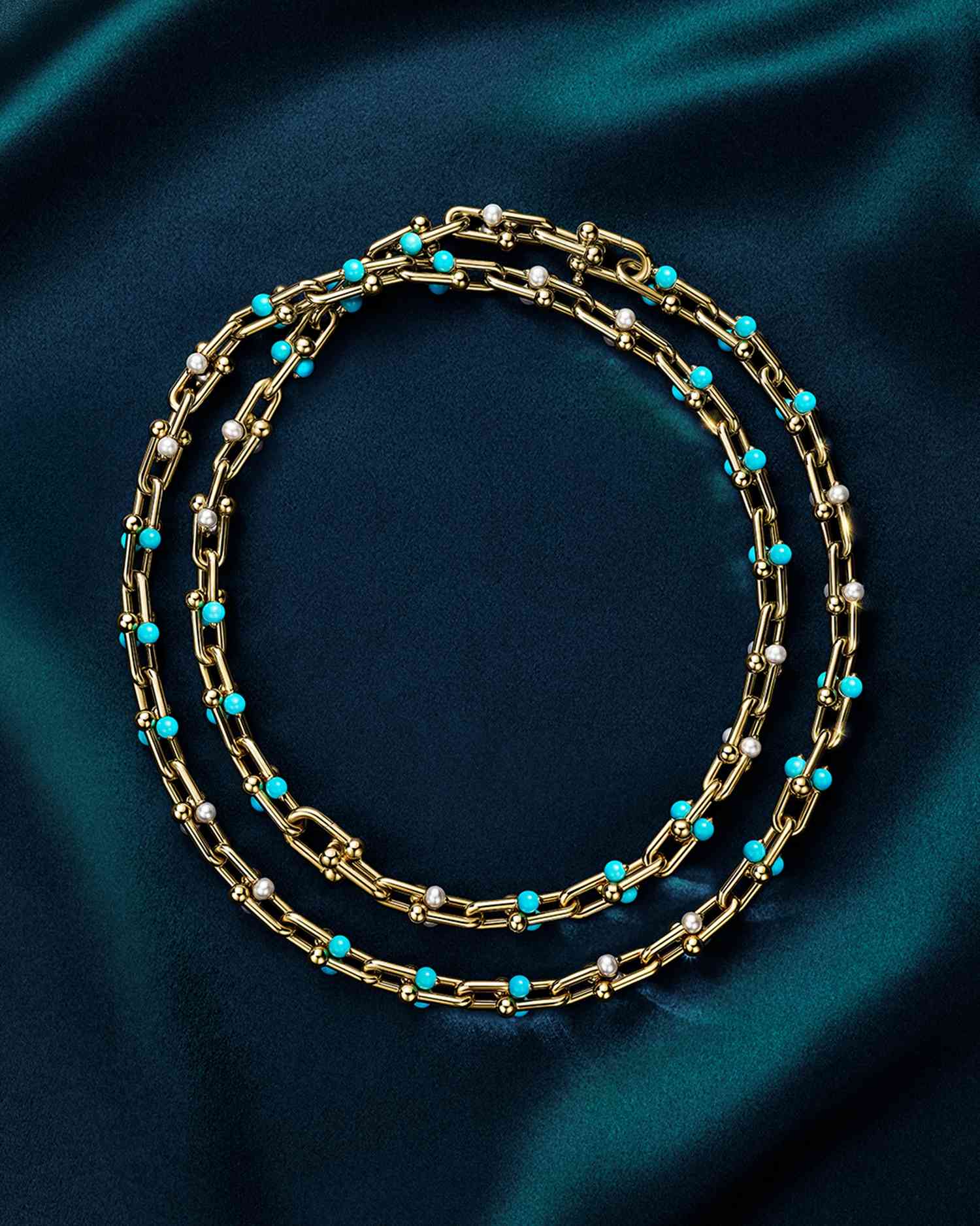 當色彩成為創作語言:Tiffany & Co. 以綠松石與 Akoya 珍珠續寫 Tiffany HardWear 摩登傳奇 當色彩成為創作語言:Tiffany & Co. 以綠松石與 Akoya 珍珠續寫 Tiffany HardWear 摩登傳奇