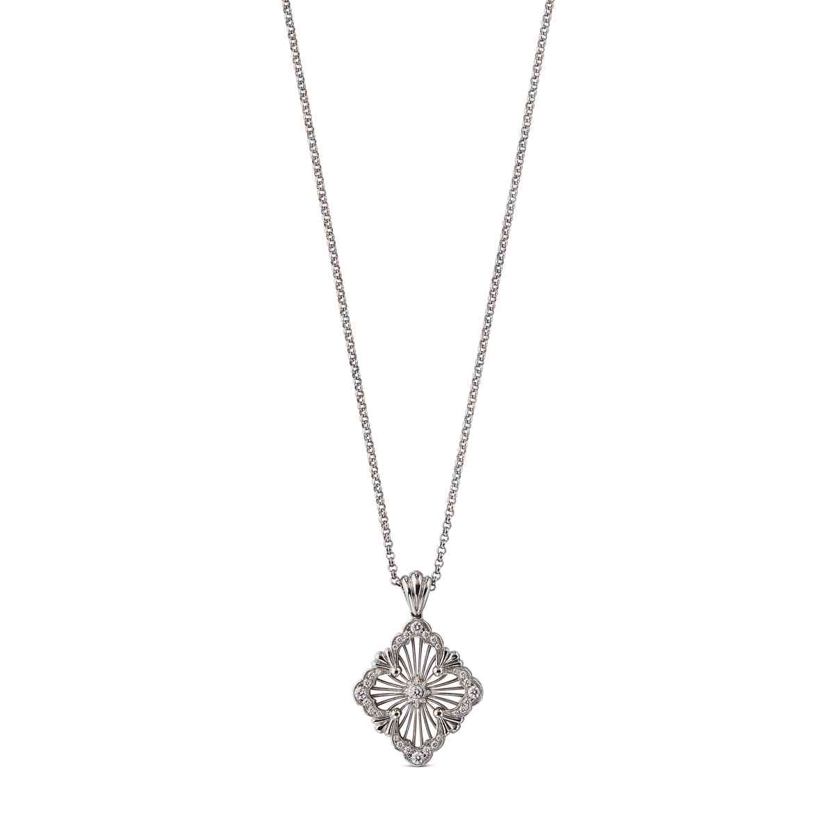 把文藝復興的奢華戴在身上!Buccellati 全新 Opera Tulle 綠玉髓鉑金吊墜,讓日常穿搭自帶高級感 把文藝復興的奢華戴在身上!Buccellati 全新 Opera Tulle 綠玉髓鉑金吊墜,讓日常穿搭自帶高級感