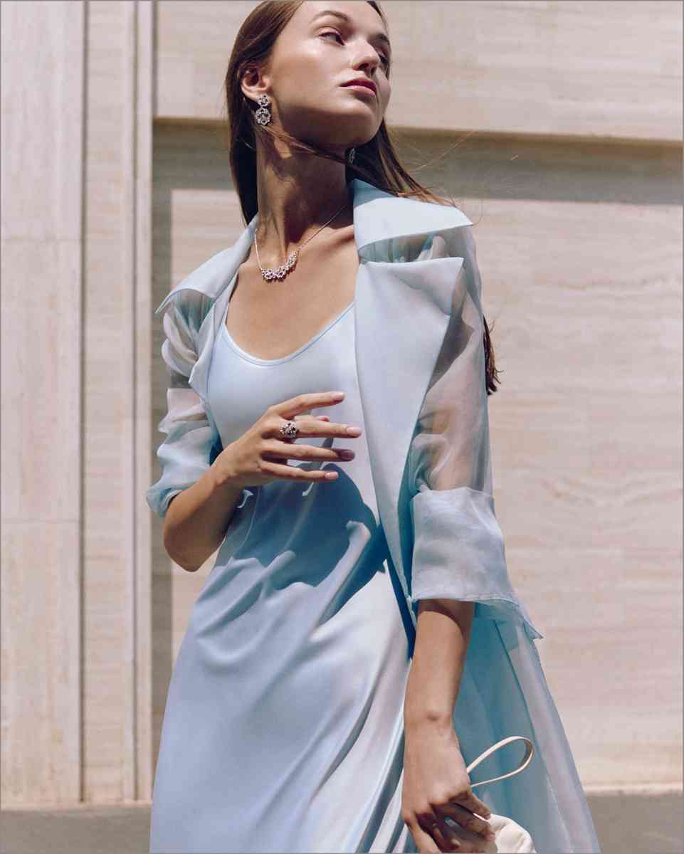 把文藝復興的奢華戴在身上!Buccellati 全新 Opera Tulle 綠玉髓鉑金吊墜,讓日常穿搭自帶高級感 把文藝復興的奢華戴在身上!Buccellati 全新 Opera Tulle 綠玉髓鉑金吊墜,讓日常穿搭自帶高級感
