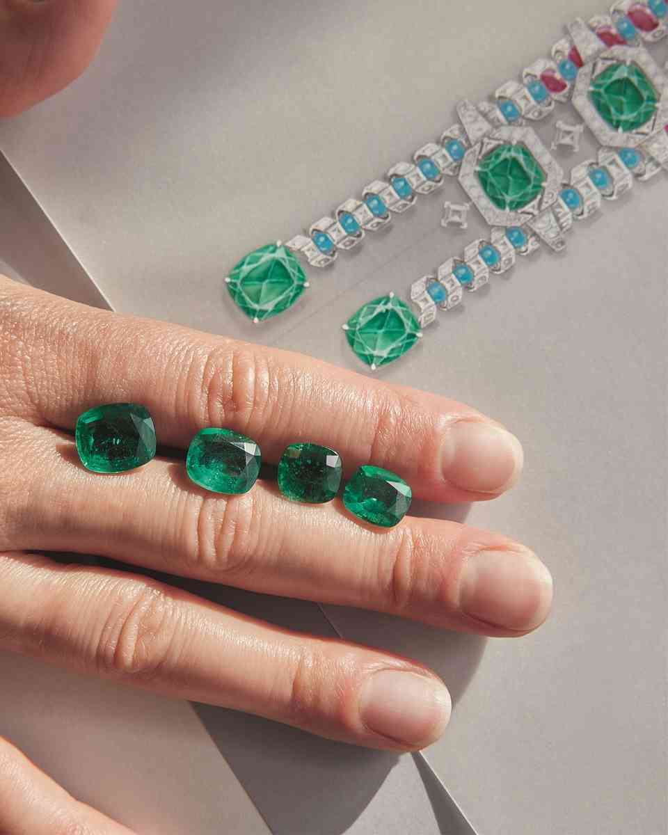 41克拉藍寶石的極致工藝:Cartier《Le Chœur des Pierres》高級珠寶系列第二篇章,詠嘆大自然的無上讚歌 41克拉藍寶石的極致工藝:Cartier《Le Chœur des Pierres》高級珠寶系列第二篇章,詠嘆大自然的無上讚歌