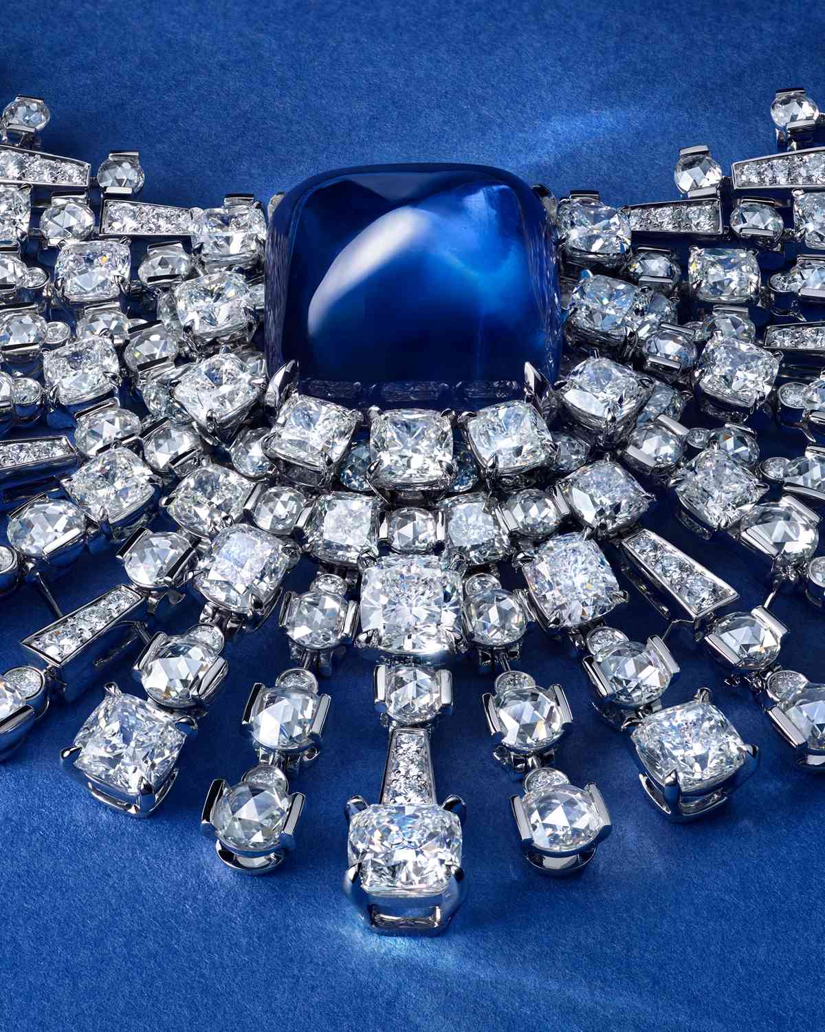 41克拉藍寶石的極致工藝:Cartier《Le Chœur des Pierres》高級珠寶系列第二篇章,詠嘆大自然的無上讚歌 41克拉藍寶石的極致工藝:Cartier《Le Chœur des Pierres》高級珠寶系列第二篇章,詠嘆大自然的無上讚歌