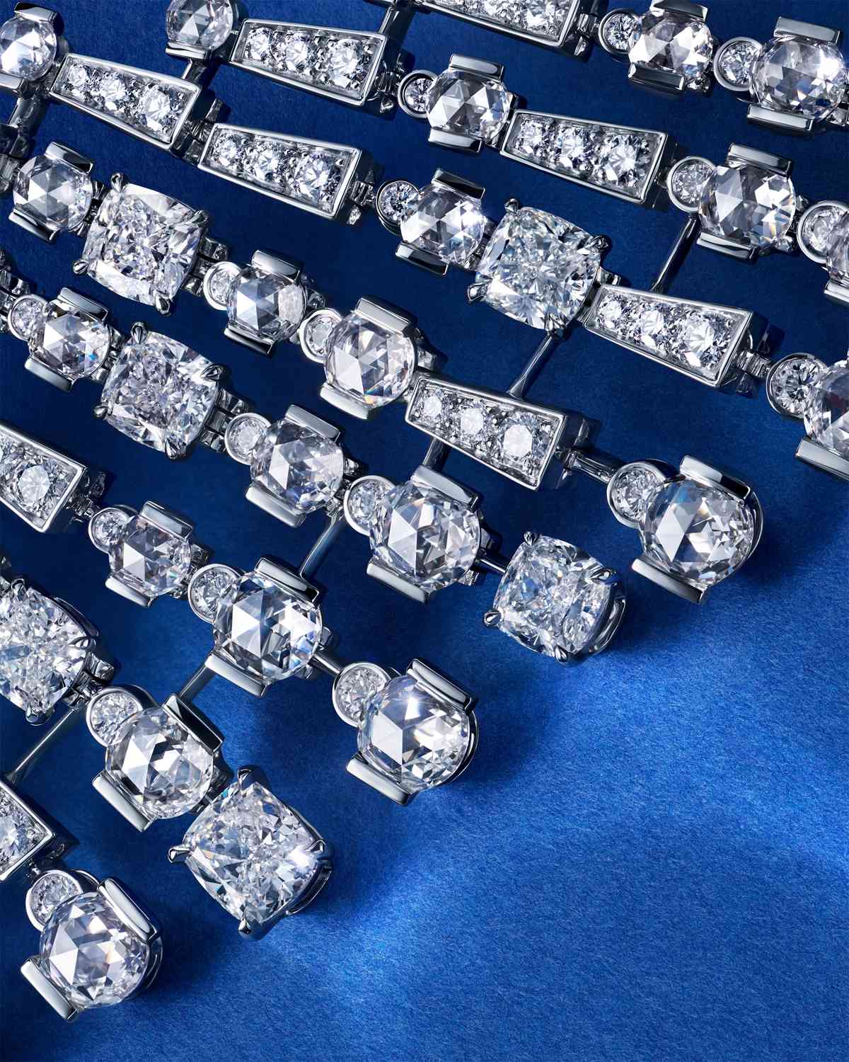 41克拉藍寶石的極致工藝:Cartier《Le Chœur des Pierres》高級珠寶系列第二篇章,詠嘆大自然的無上讚歌 41克拉藍寶石的極致工藝:Cartier《Le Chœur des Pierres》高級珠寶系列第二篇章,詠嘆大自然的無上讚歌