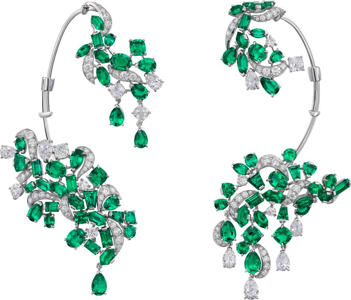 41克拉藍寶石的極致工藝:Cartier《Le Chœur des Pierres》高級珠寶系列第二篇章,詠嘆大自然的無上讚歌 41克拉藍寶石的極致工藝:Cartier《Le Chœur des Pierres》高級珠寶系列第二篇章,詠嘆大自然的無上讚歌