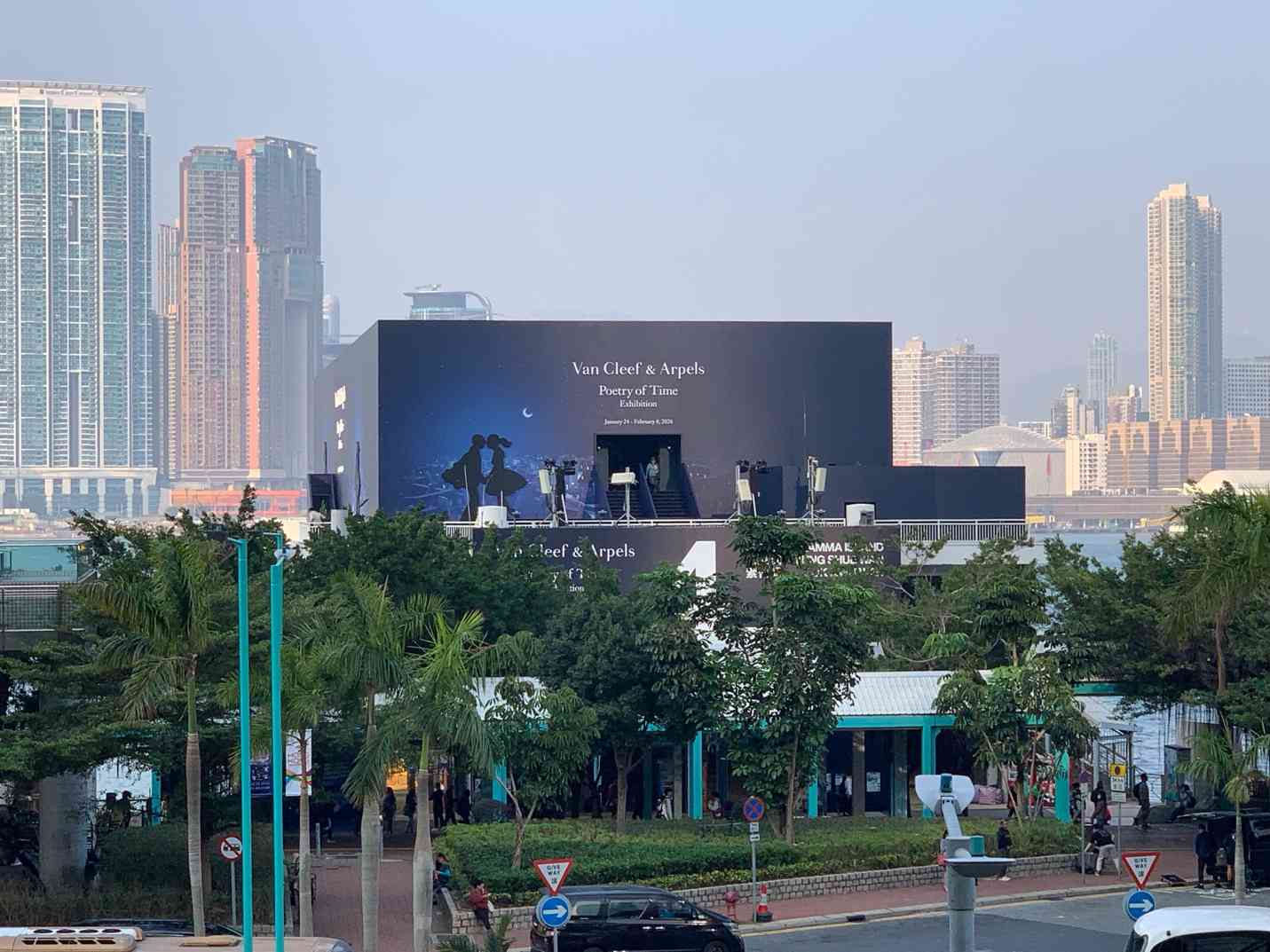 腕錶的時光隧道！走進梵克雅寶「Poetry of Time 」展覽，看戀人橋上的浪漫相遇