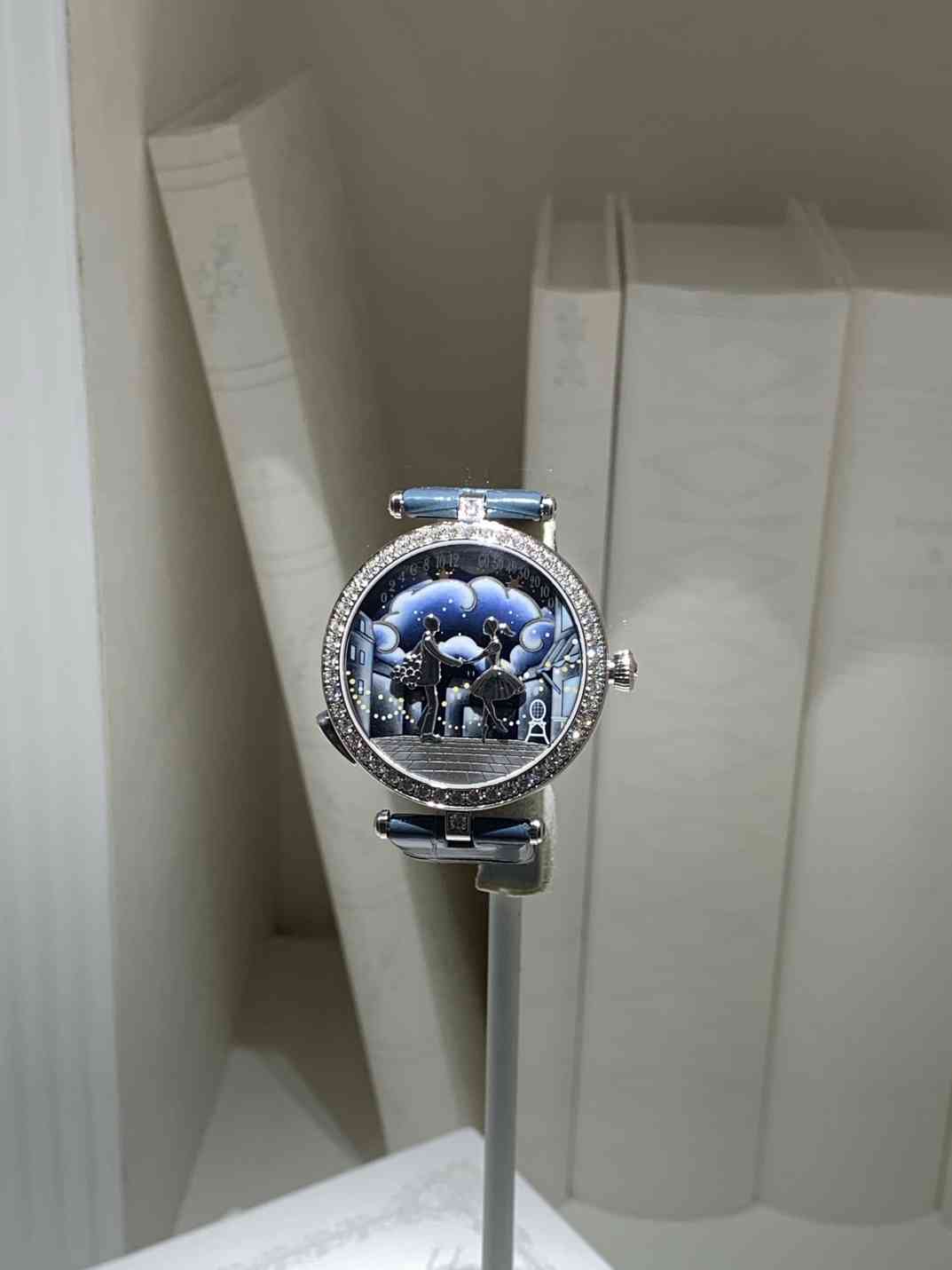 腕錶的時光隧道！走進梵克雅寶「Poetry of Time 」展覽，看戀人橋上的浪漫相遇