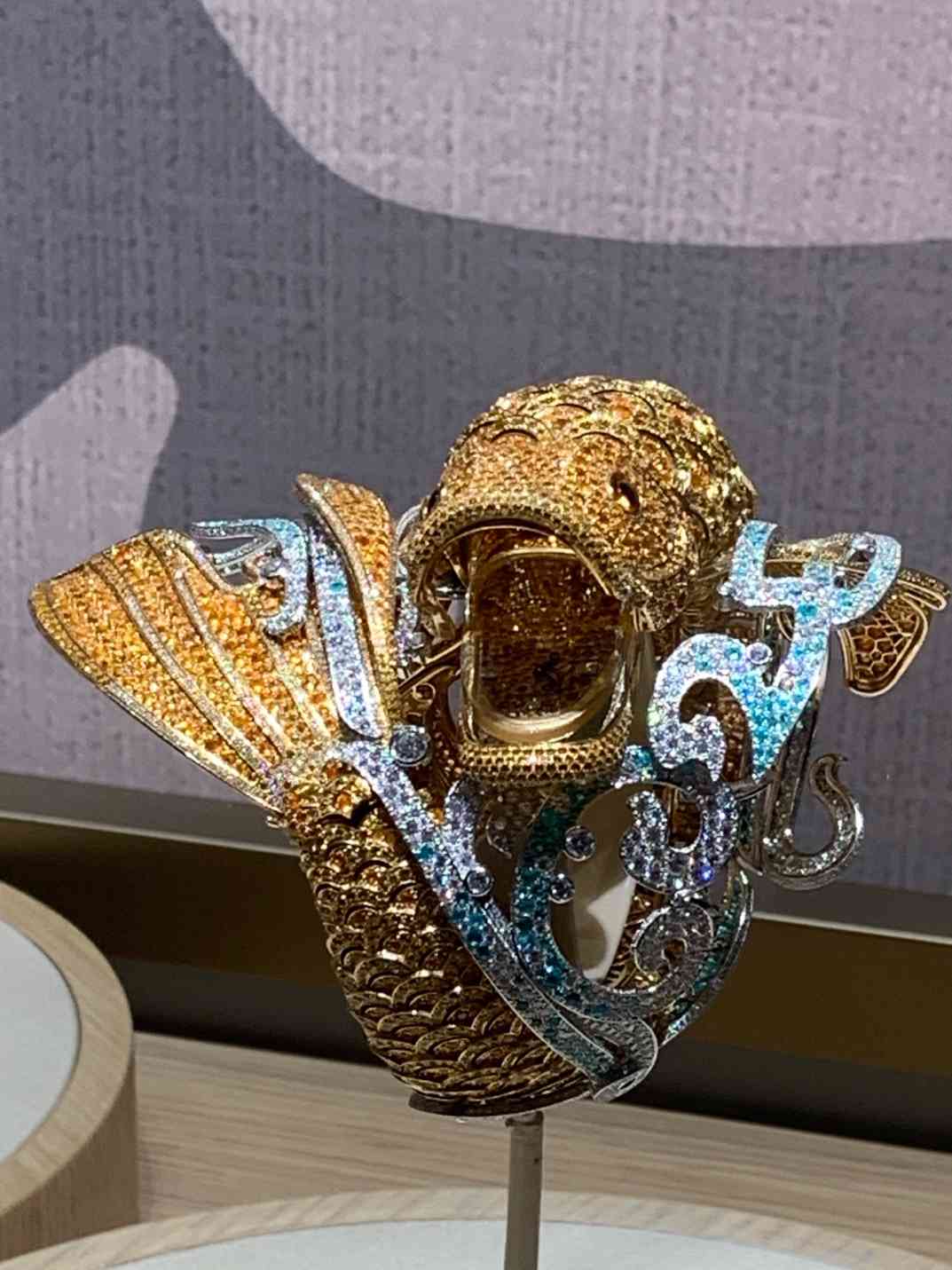 腕錶的時光隧道！走進梵克雅寶「Poetry of Time 」展覽，看戀人橋上的浪漫相遇