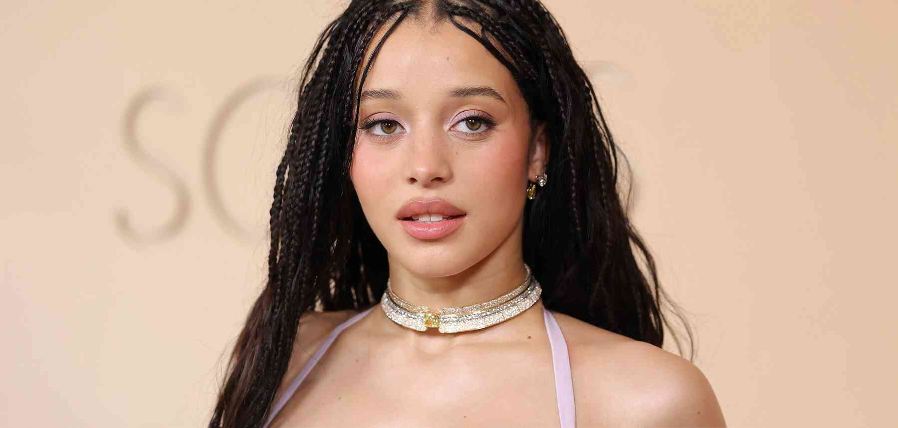 2026 奧斯卡紅毯上珠寶焦點：Collar 與 Torque 美學