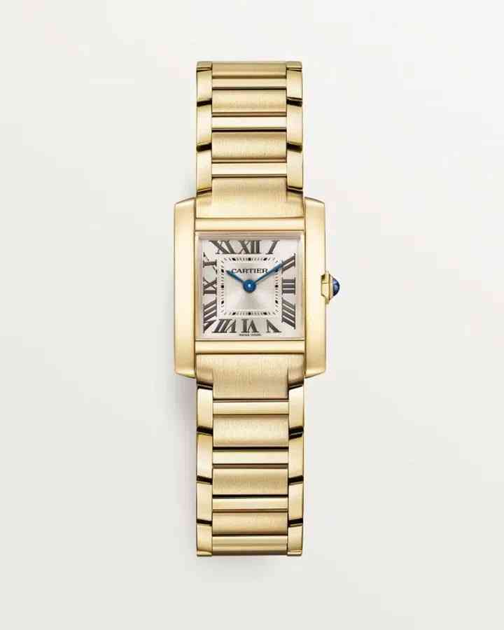 《穿 Prada 的惡魔》20年後重塑經典：Anne Hathaway的珍珠項鍊，如何再度引領今夏層疊配戴思潮？