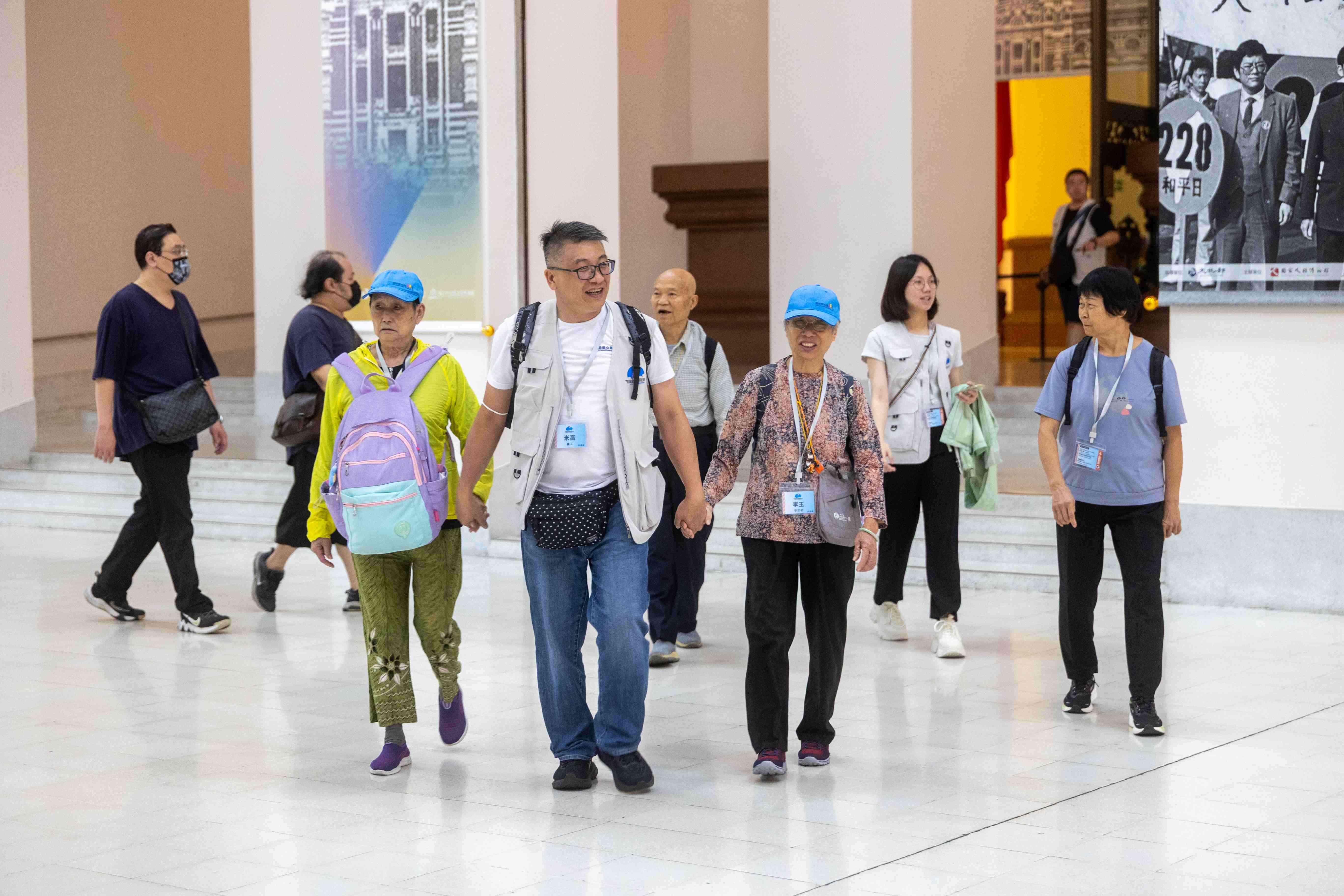 長者旅遊貼心攻略｜每半小時如廁休息、企缸住宿、平安藥包清單，銀齡團義工實戰分享