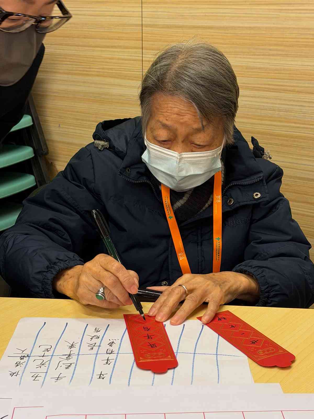 失智也能寫字？腦退化長者手寫「暖心簽文」作新年賀禮，揭開重拾書寫小秘訣