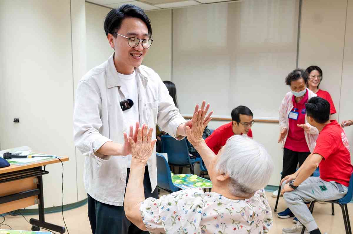 失智也能寫字？腦退化長者手寫「暖心簽文」作新年賀禮，揭開重拾書寫小秘訣