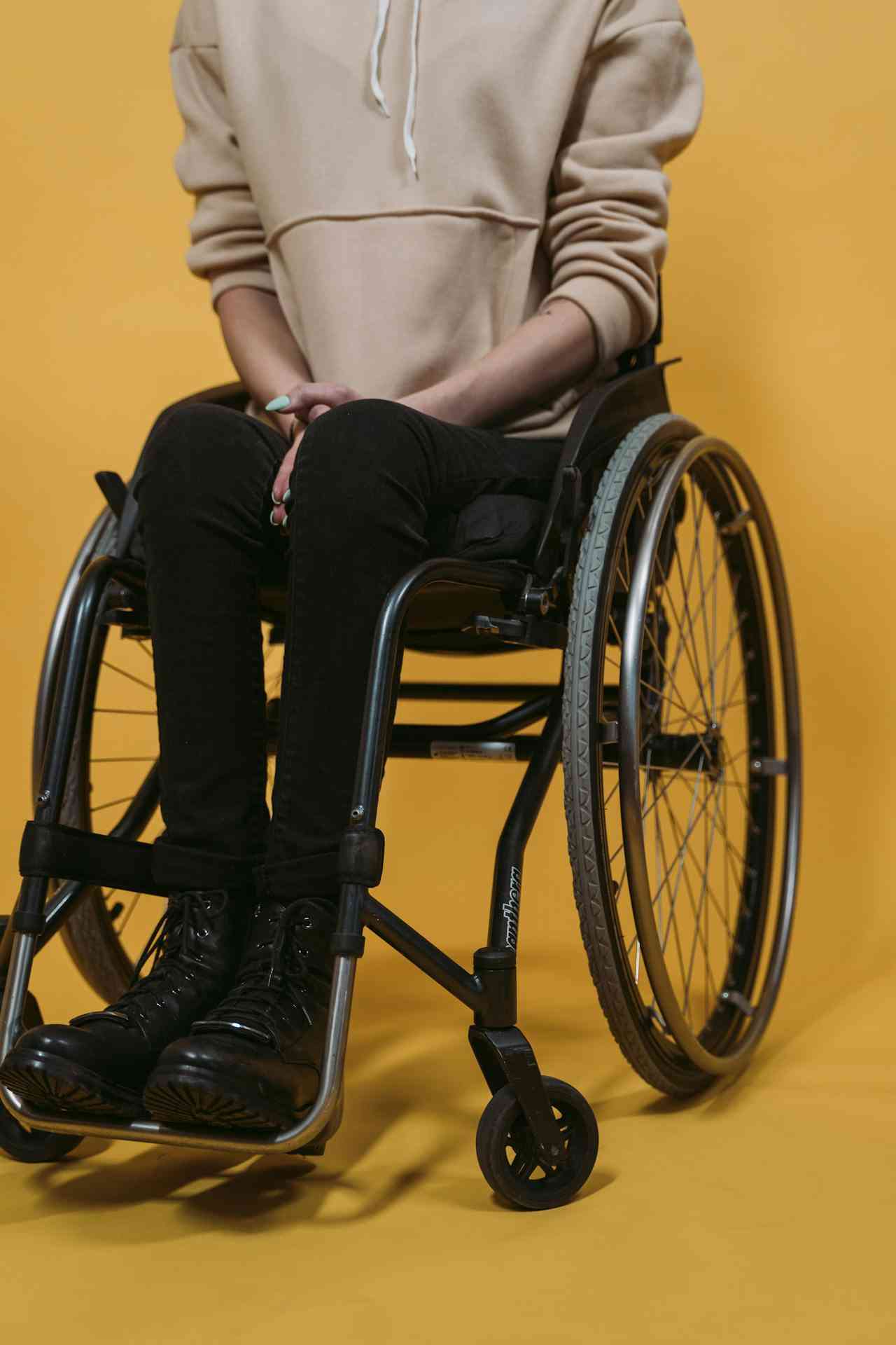 輪椅並非愈輕愈好！長者「揀車」貼士 ＋ 腦退化用家防反車指南