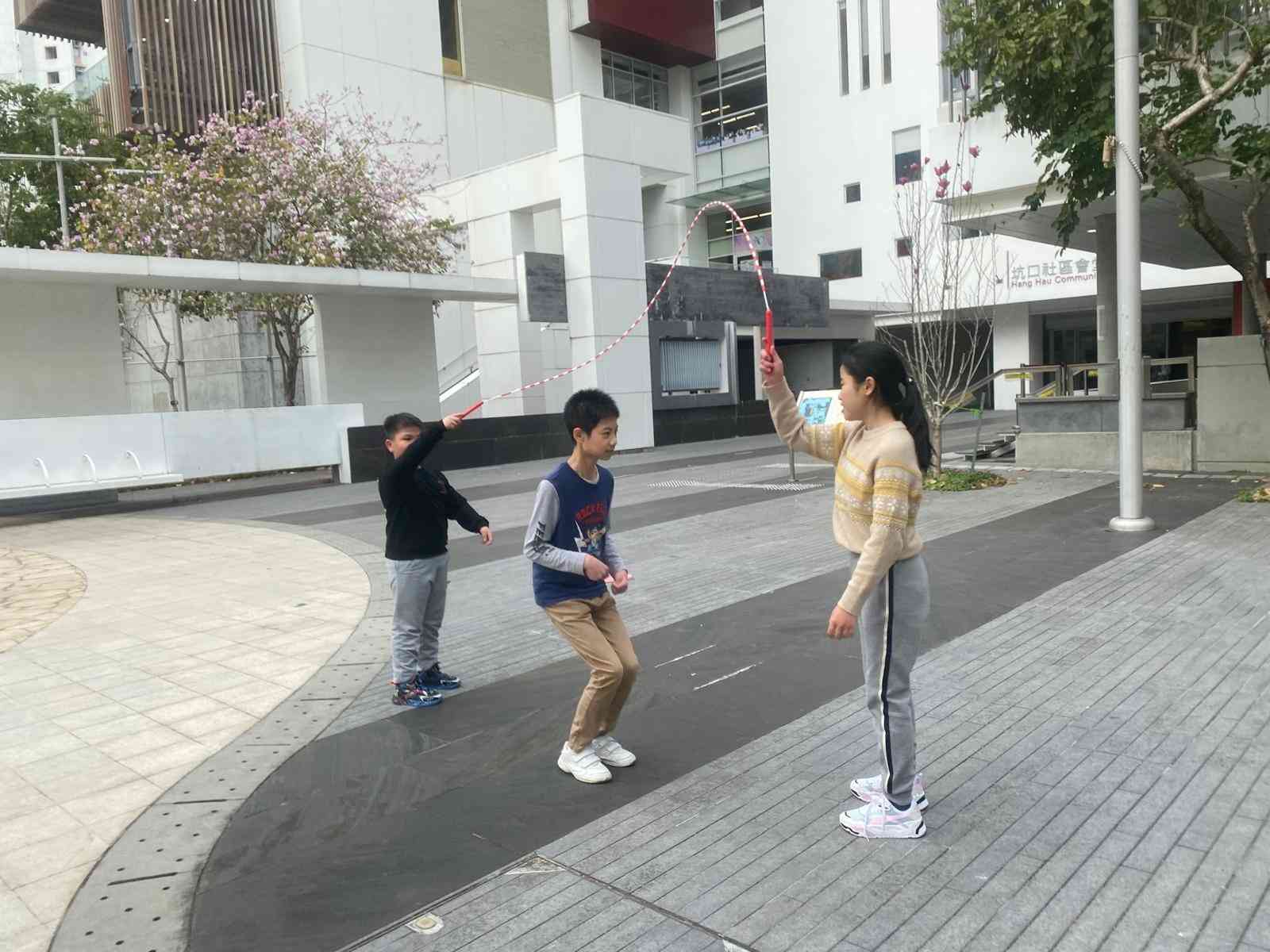 一個媽媽，兩個家：兒童之家中的成長故事