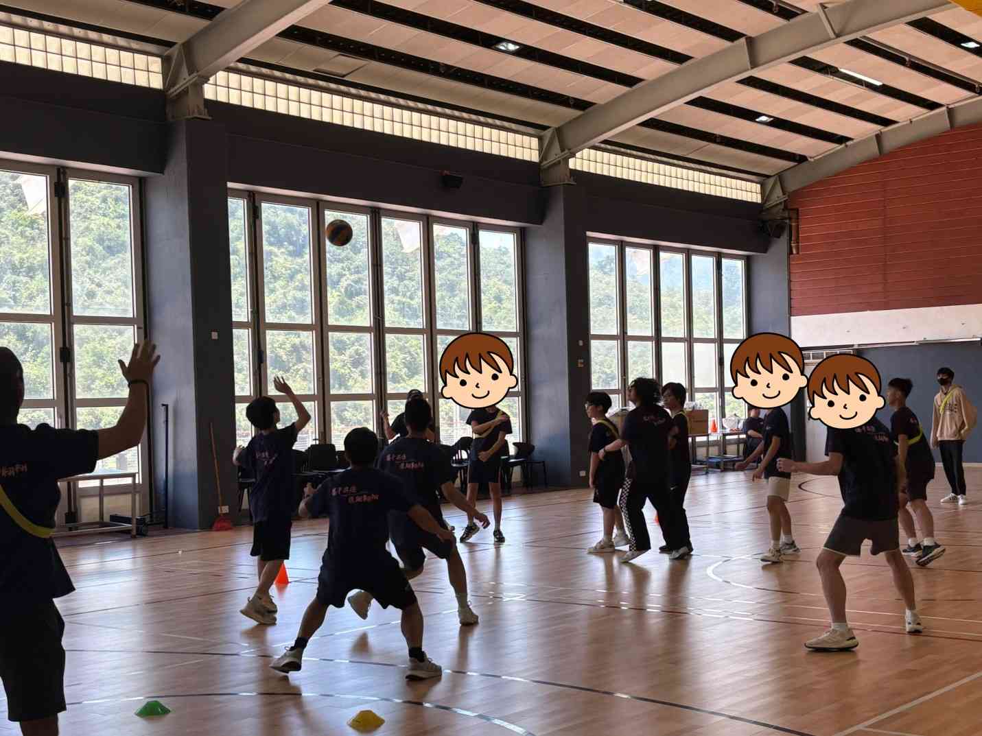 𢹂手共進 展翅翱翔