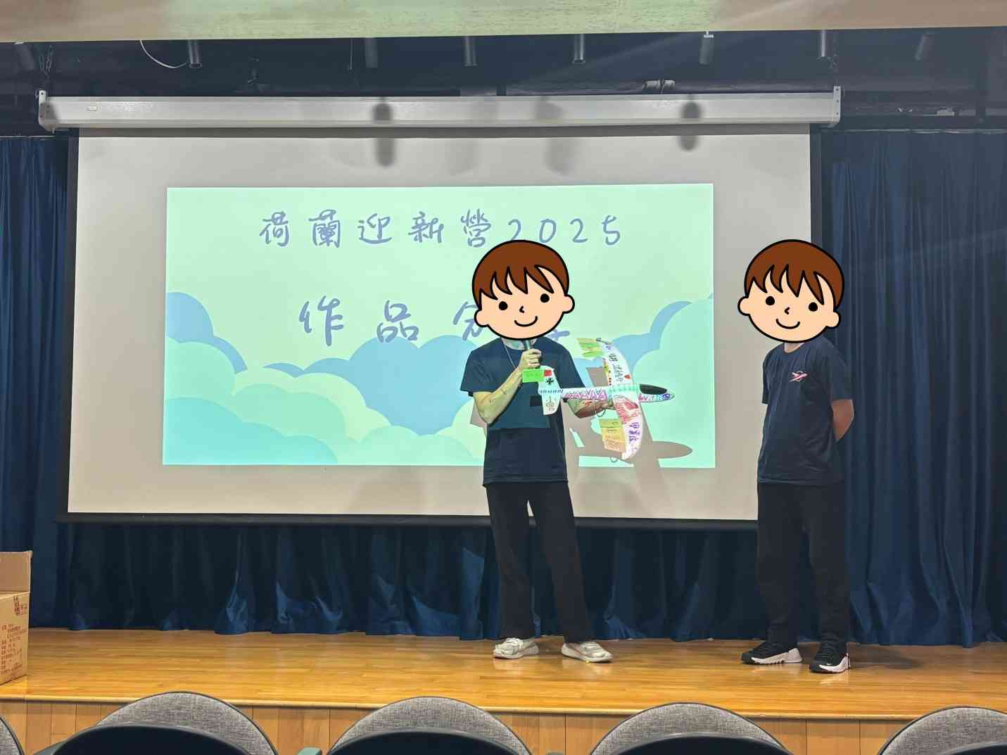 𢹂手共進 展翅翱翔