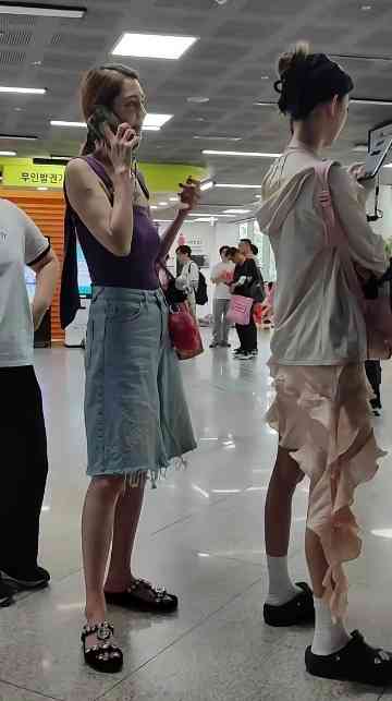 昔日女神丨54歲「李嘉欣死敵」真實身材曝光 網民狠批：胸部嚴重下垂
