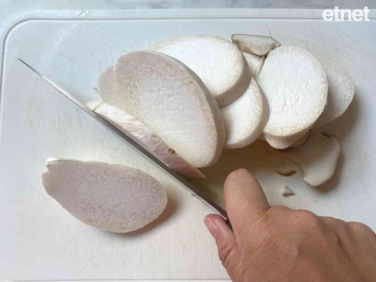 屋企常備食材：杏鮑菇百搭多變化 家常素小炒食譜：蘆筍清炒雞髀菇