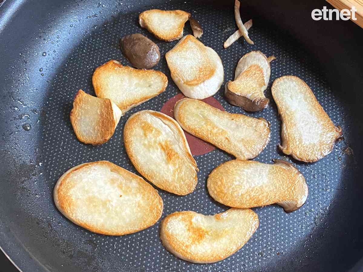屋企常備食材：杏鮑菇百搭多變化 家常素小炒食譜：蘆筍清炒雞髀菇