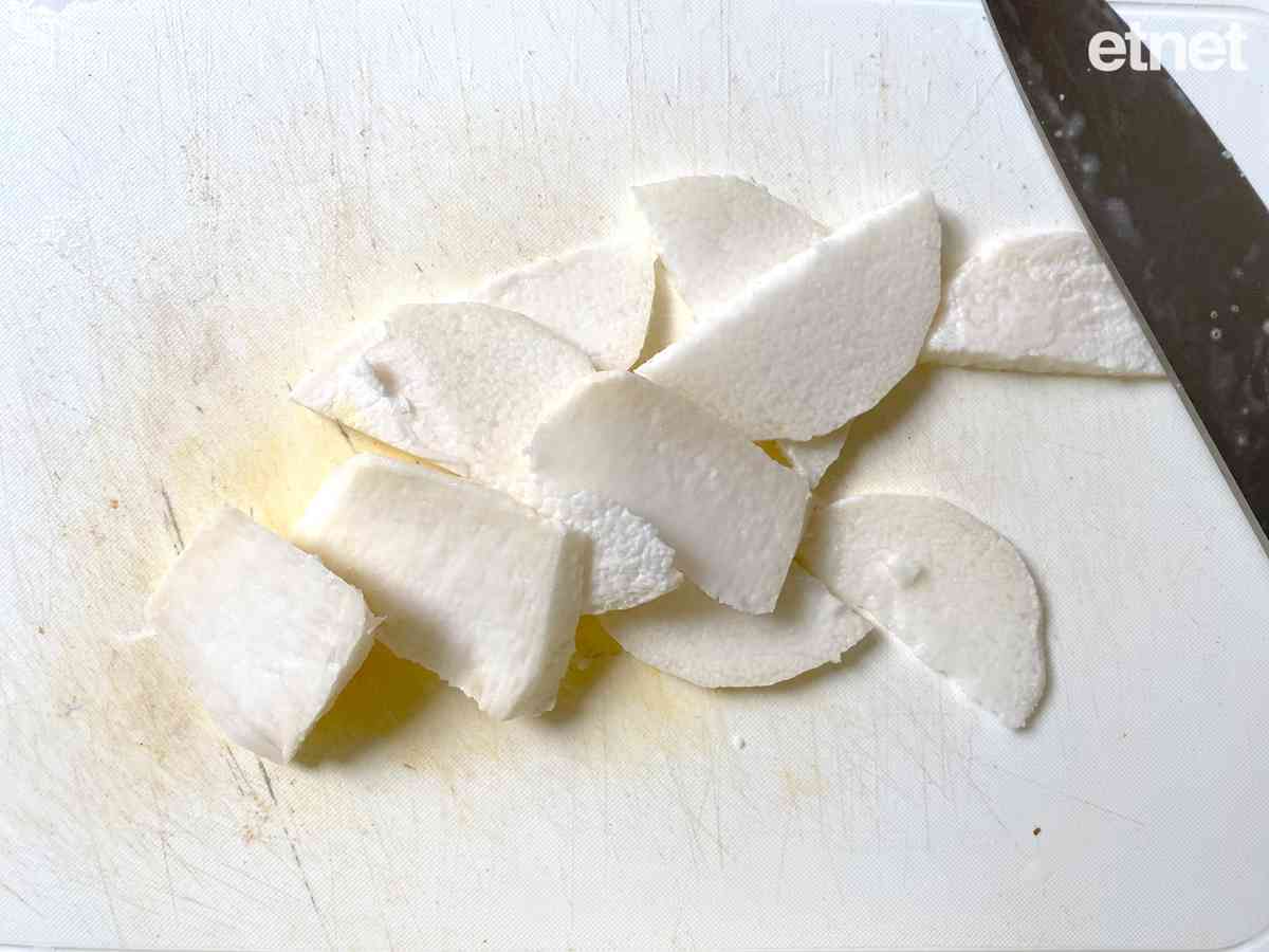 我們不孤單，因為有着彼此，擁抱扶持！今期素食譜：甜酸三色豆腐條