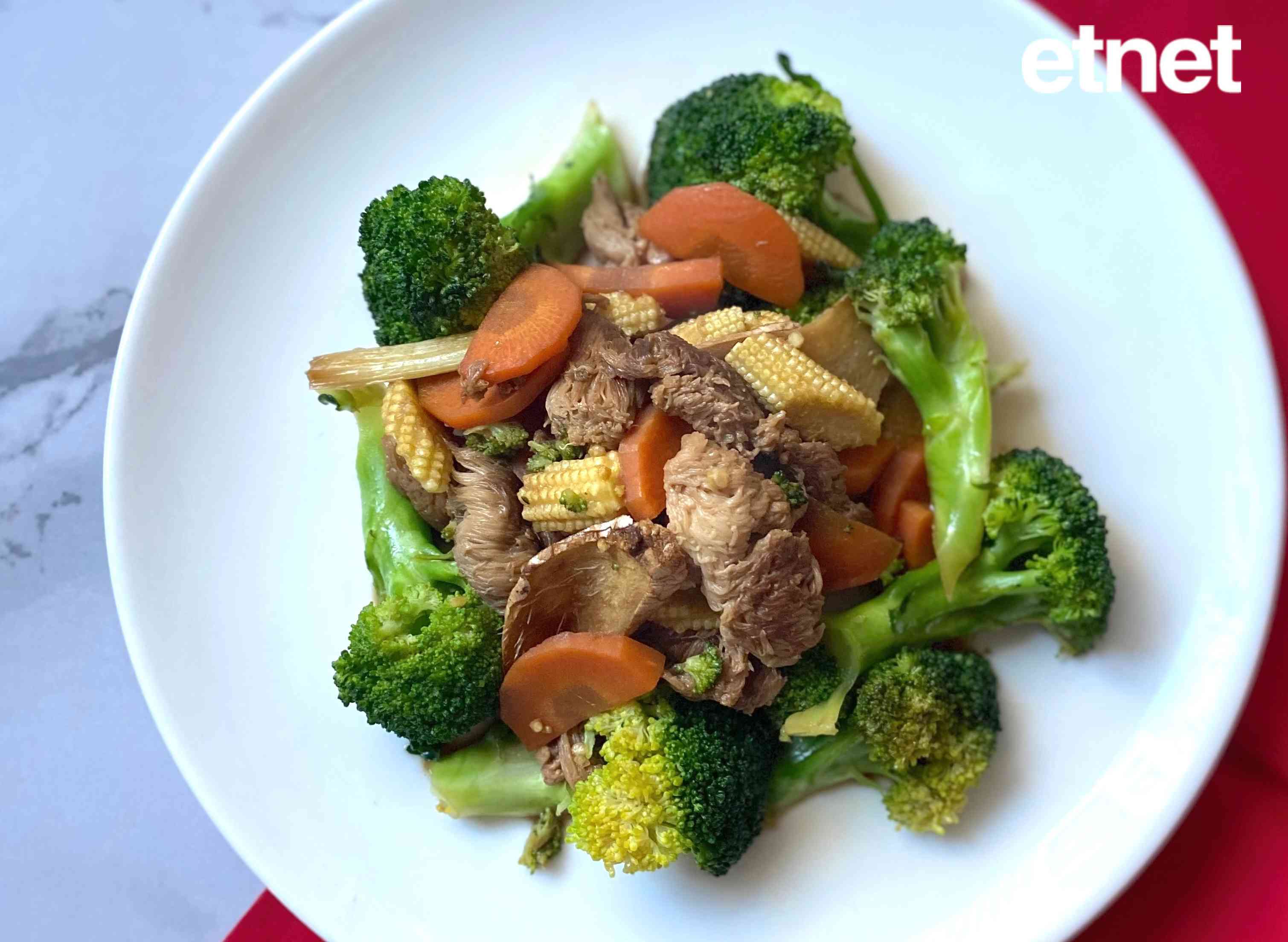 時令素食譜推介：西蘭花炒鮮猴頭菇　新鮮猴頭菇軟滑鮮甜清炒更入味