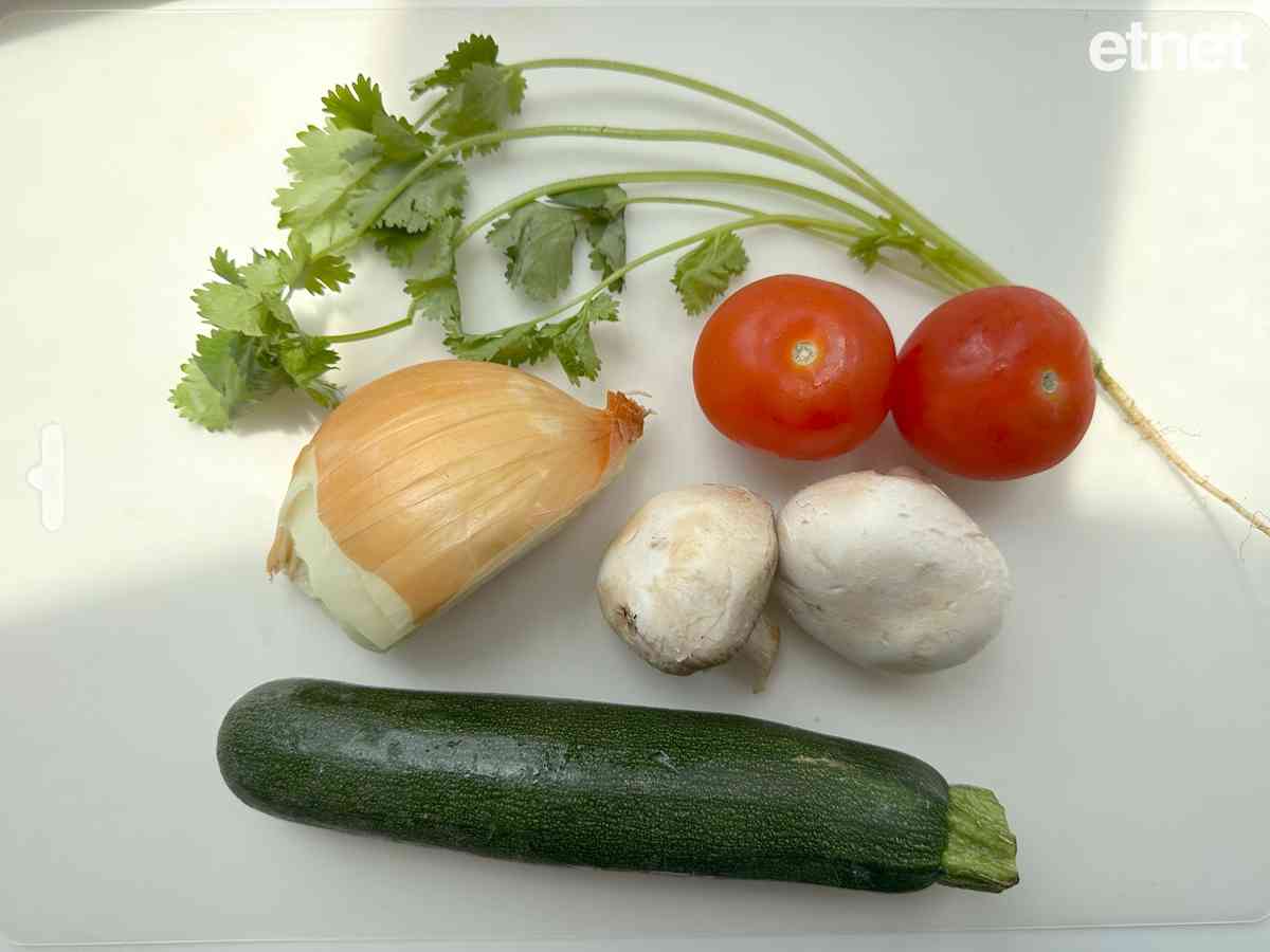 菜式做得精緻一點,可讓腦袋放鬆一下!今期素食譜推介:蘑菇香拌夏南瓜片 菜式做得精緻一點,可讓腦袋放鬆一下!今期素食譜推介:蘑菇香拌夏南瓜片