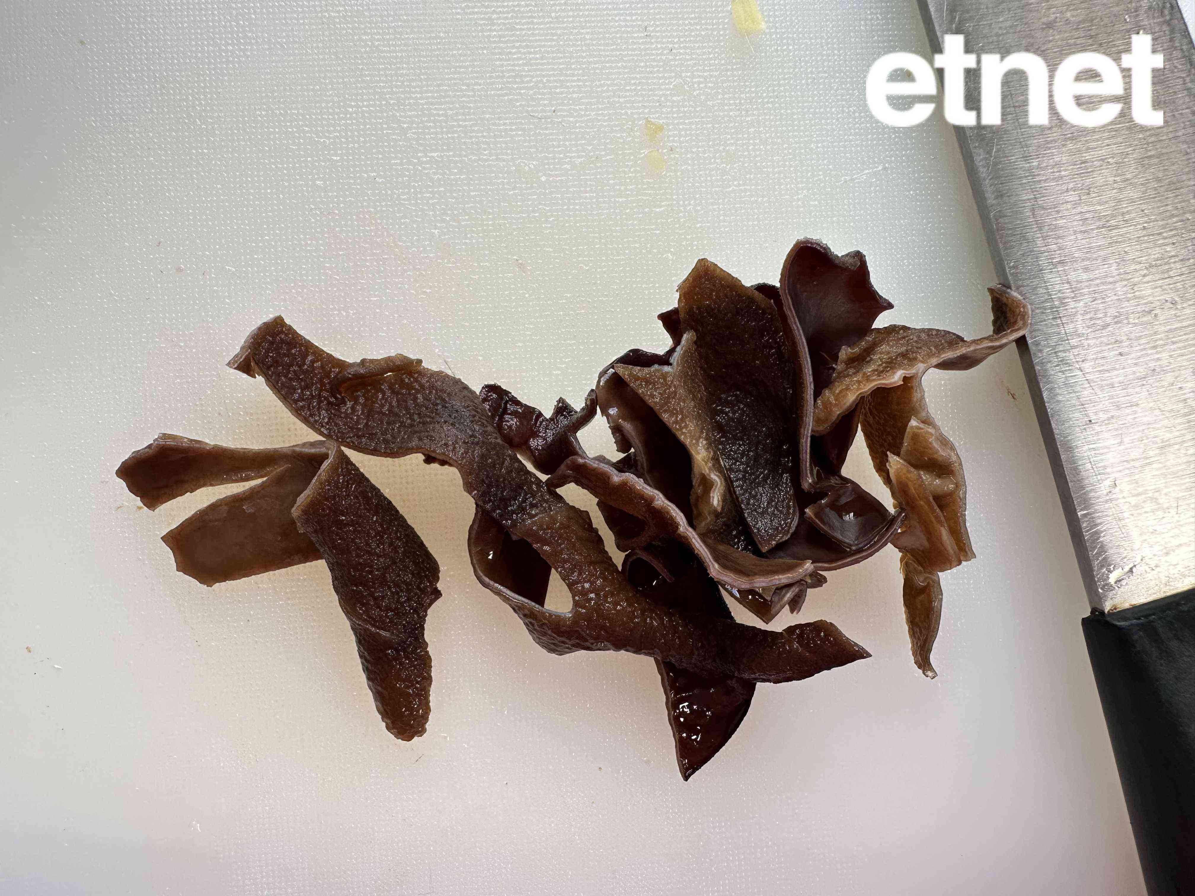 素食譜推薦：甜酸涼拌黃花小青瓜 &nbsp;由嗅覺牽動味覺以花入饌