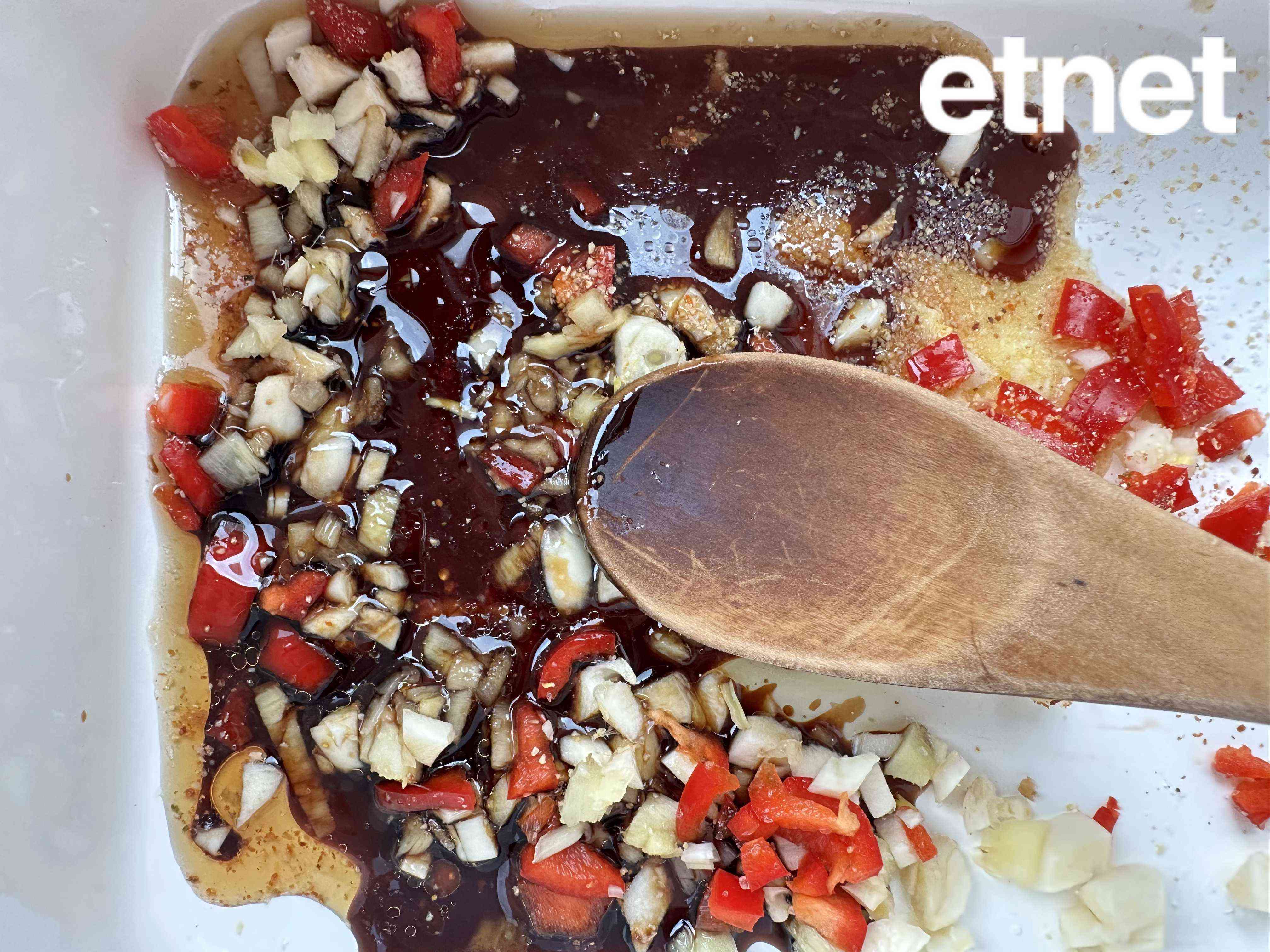 素食譜推薦：甜酸涼拌黃花小青瓜 &nbsp;由嗅覺牽動味覺以花入饌