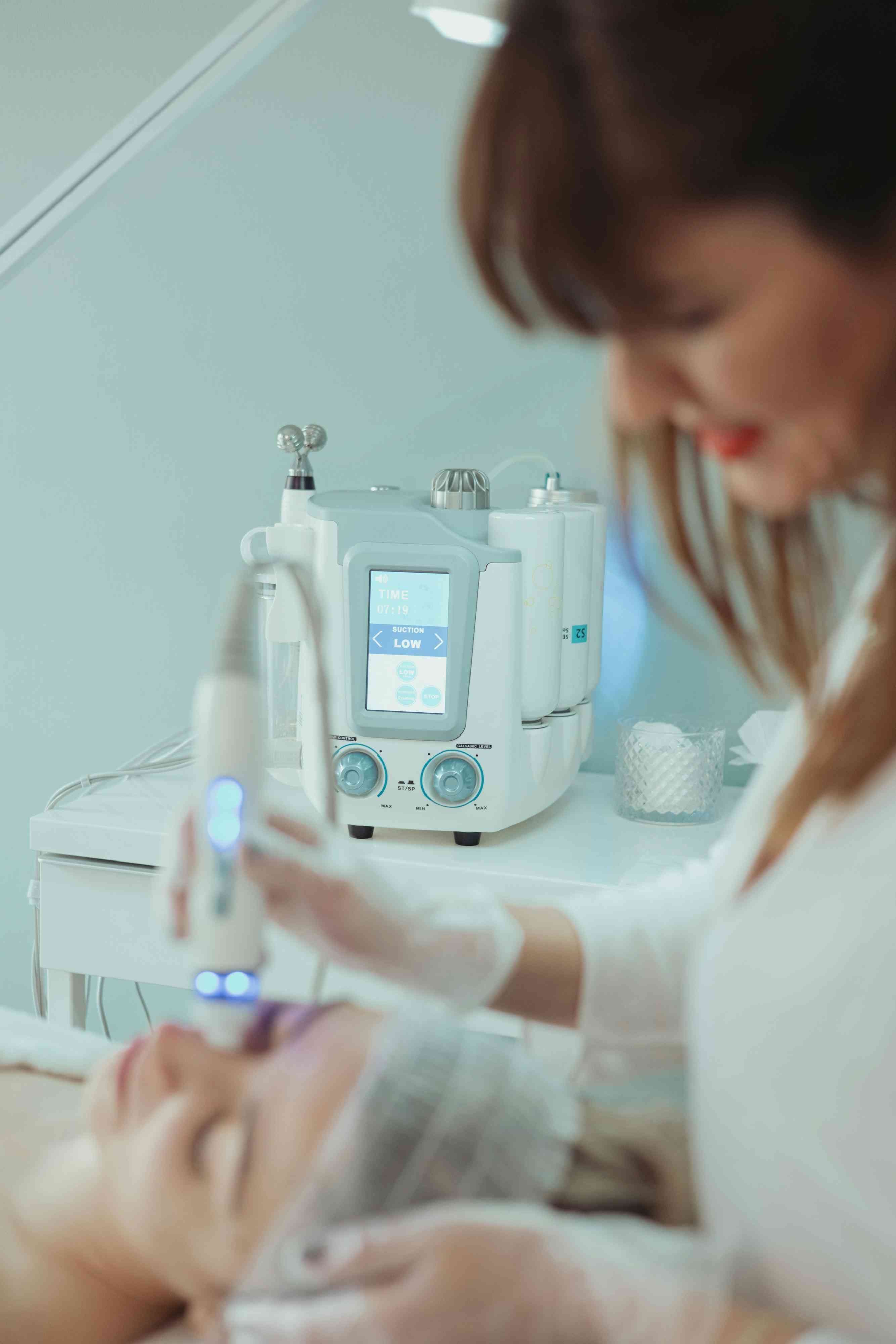 Hifu、RF、Thermage這些美容儀器可以打到老？要理解背後原理和風險