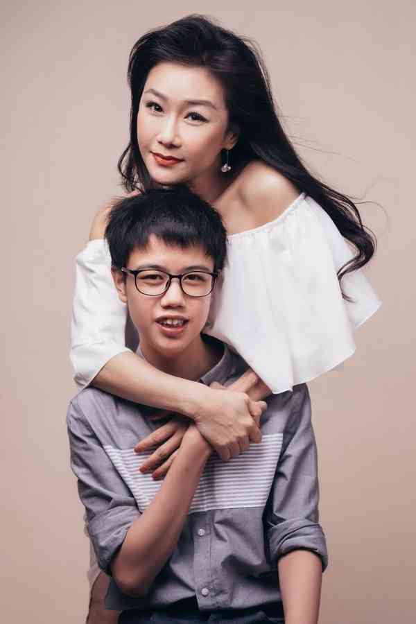 為母則強｜54歲張慧儀視養子如己出 獨自照顧病兒19年淚訴：有得選誰想一個人硬撐