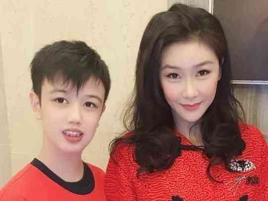 為母則強｜54歲張慧儀視養子如己出 獨自照顧病兒19年淚訴：有得選誰想一個人硬撐