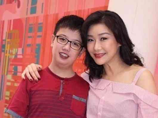 為母則強｜54歲張慧儀視養子如己出 獨自照顧病兒19年淚訴：有得選誰想一個人硬撐