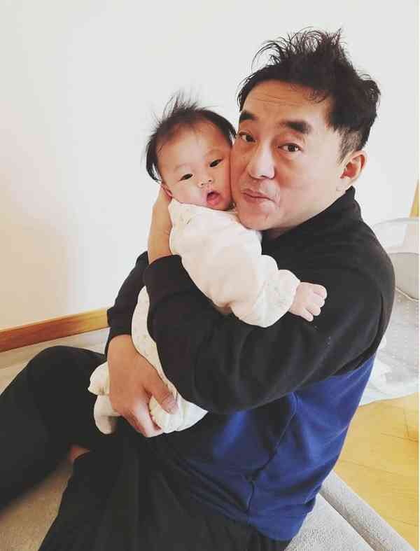 名人健康丨曾與張學友齊名 61歲實力派唱將嚴重發福疑貪吃致胖