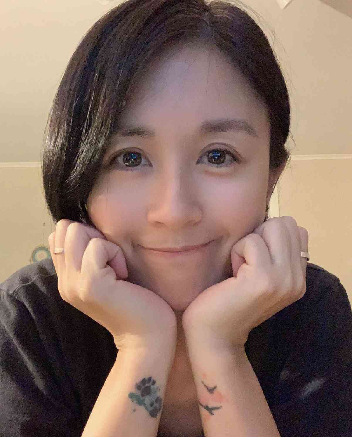 女星護膚｜43歲唐寧自爆超懶不護膚　每朝只用1物洗面　公開零毛孔嫩肌秘密
