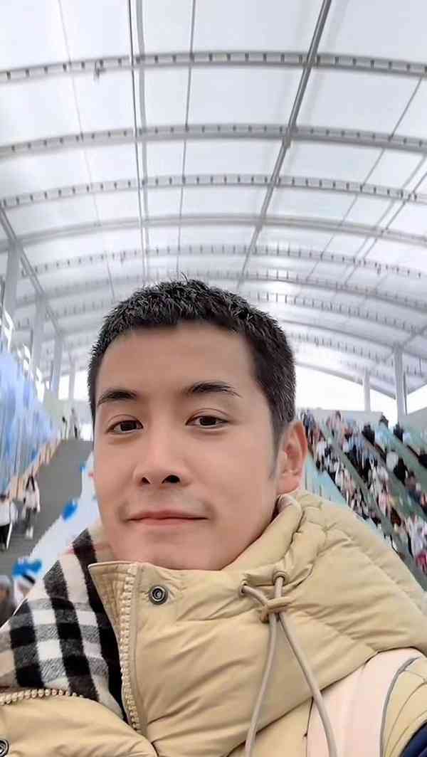 明星健康｜43歲前男歌手憶生日翌日遇嫲嫲離世想請假 公司高層：你阿嫲死唔係你死