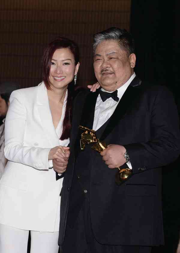  明星健康︱港產片「黃金綠葉」手筋斷裂拒辭演捱傷痛開工 片場求職心酸畫面曝光