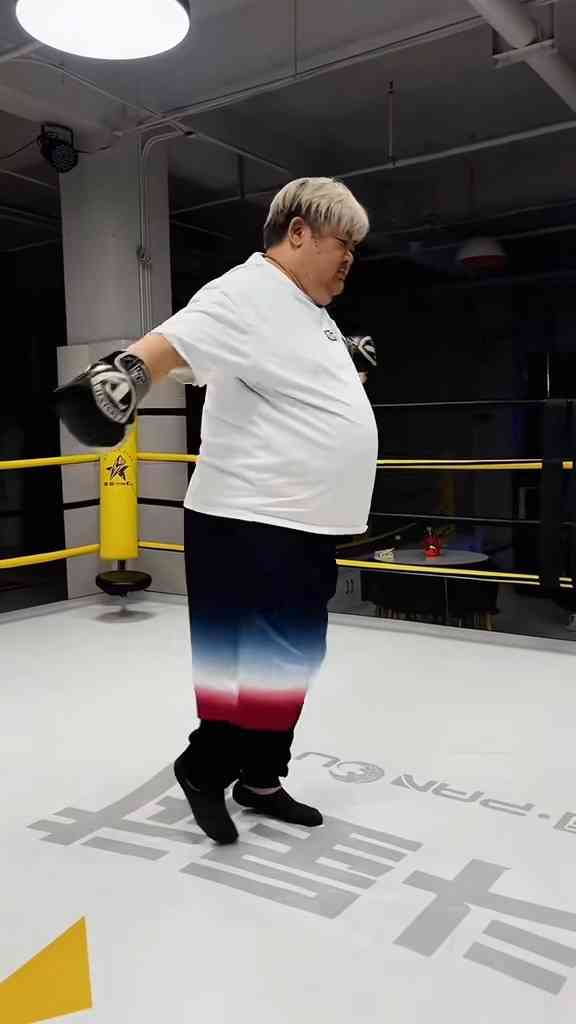  明星健康︱港產片「黃金綠葉」手筋斷裂拒辭演捱傷痛開工 片場求職心酸畫面曝光